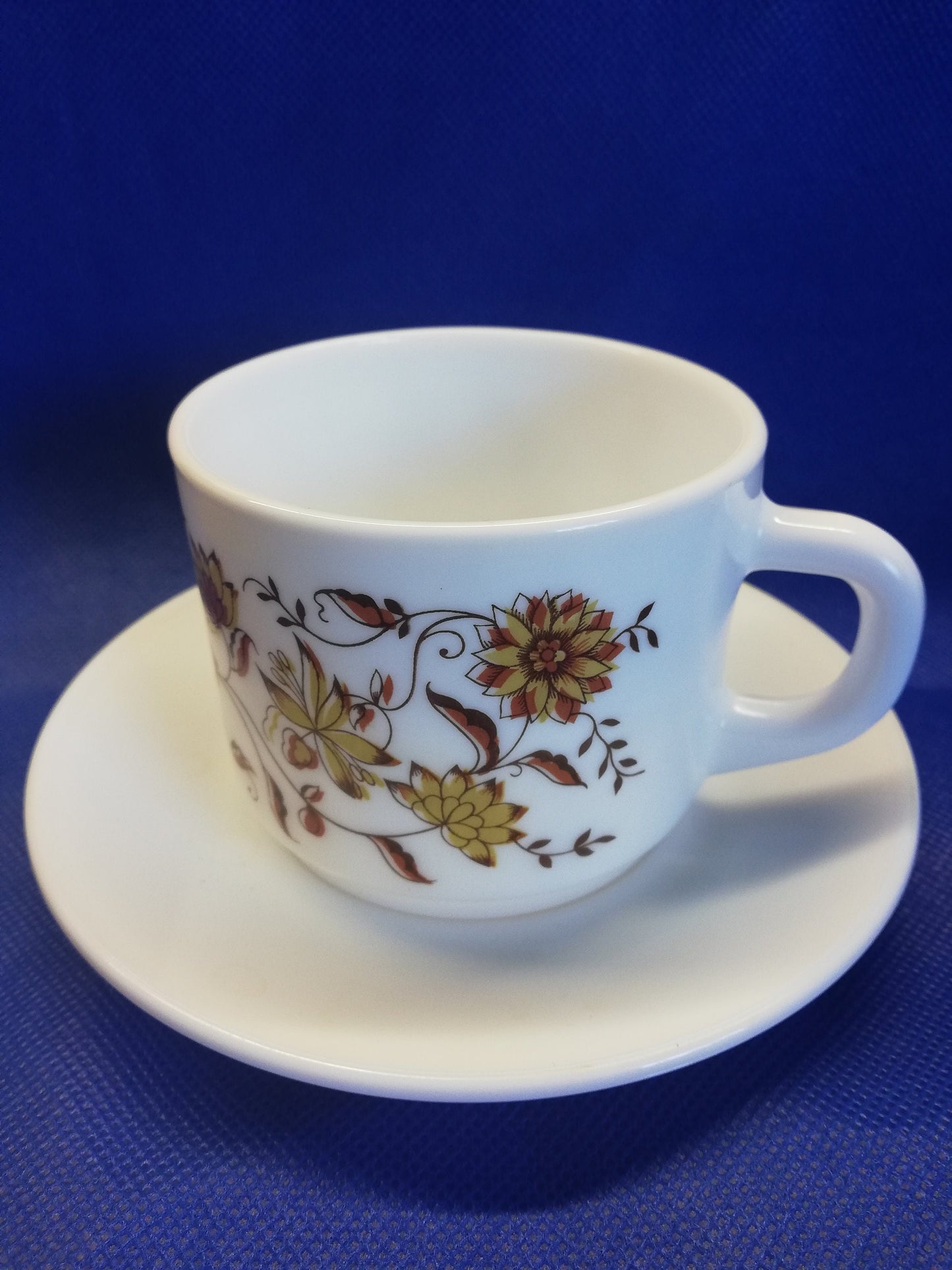 Arcopal milk white glass cup and saucer - French - brown onion decoration