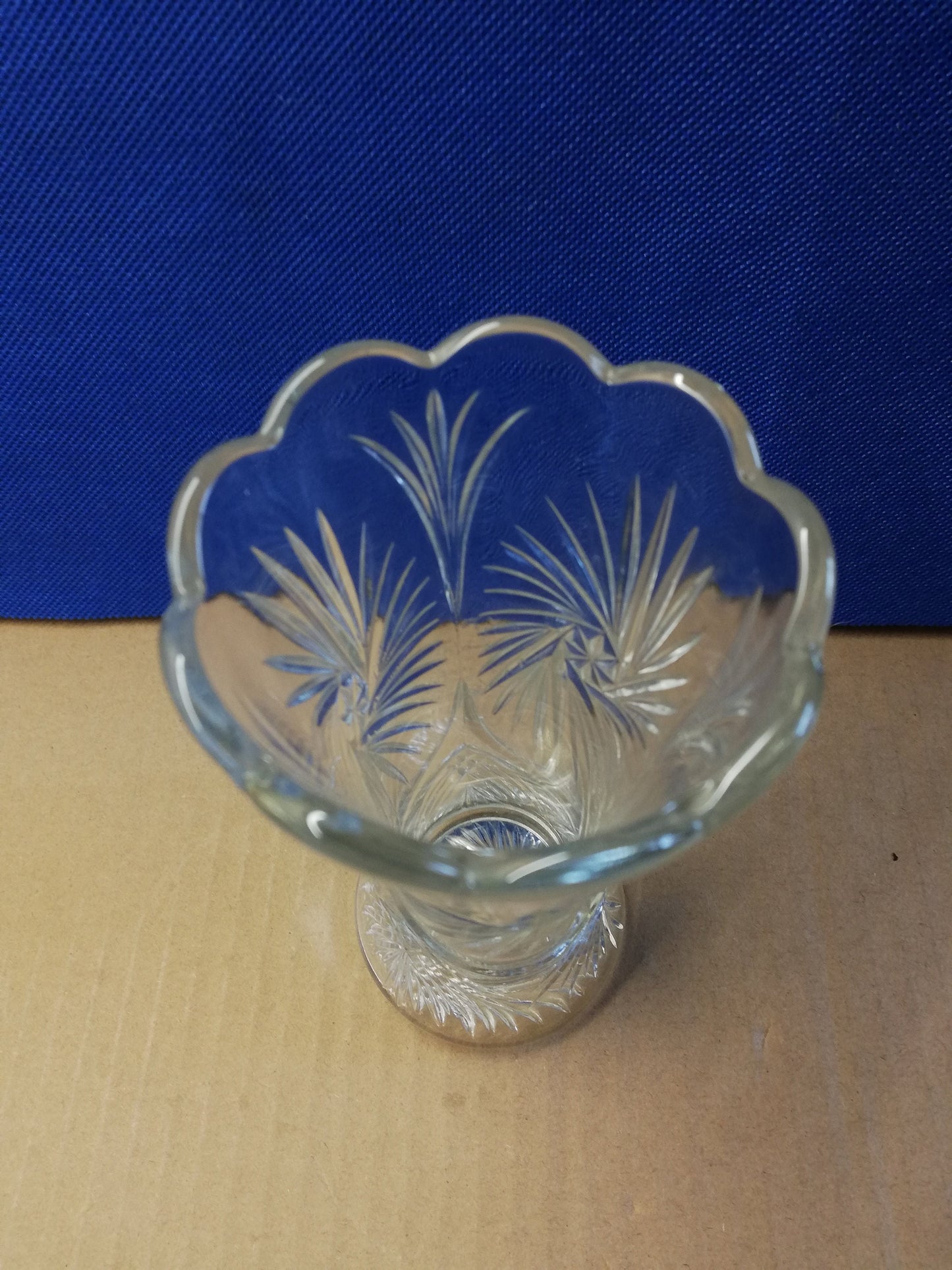 Glass vase with scalloped top 6" tall