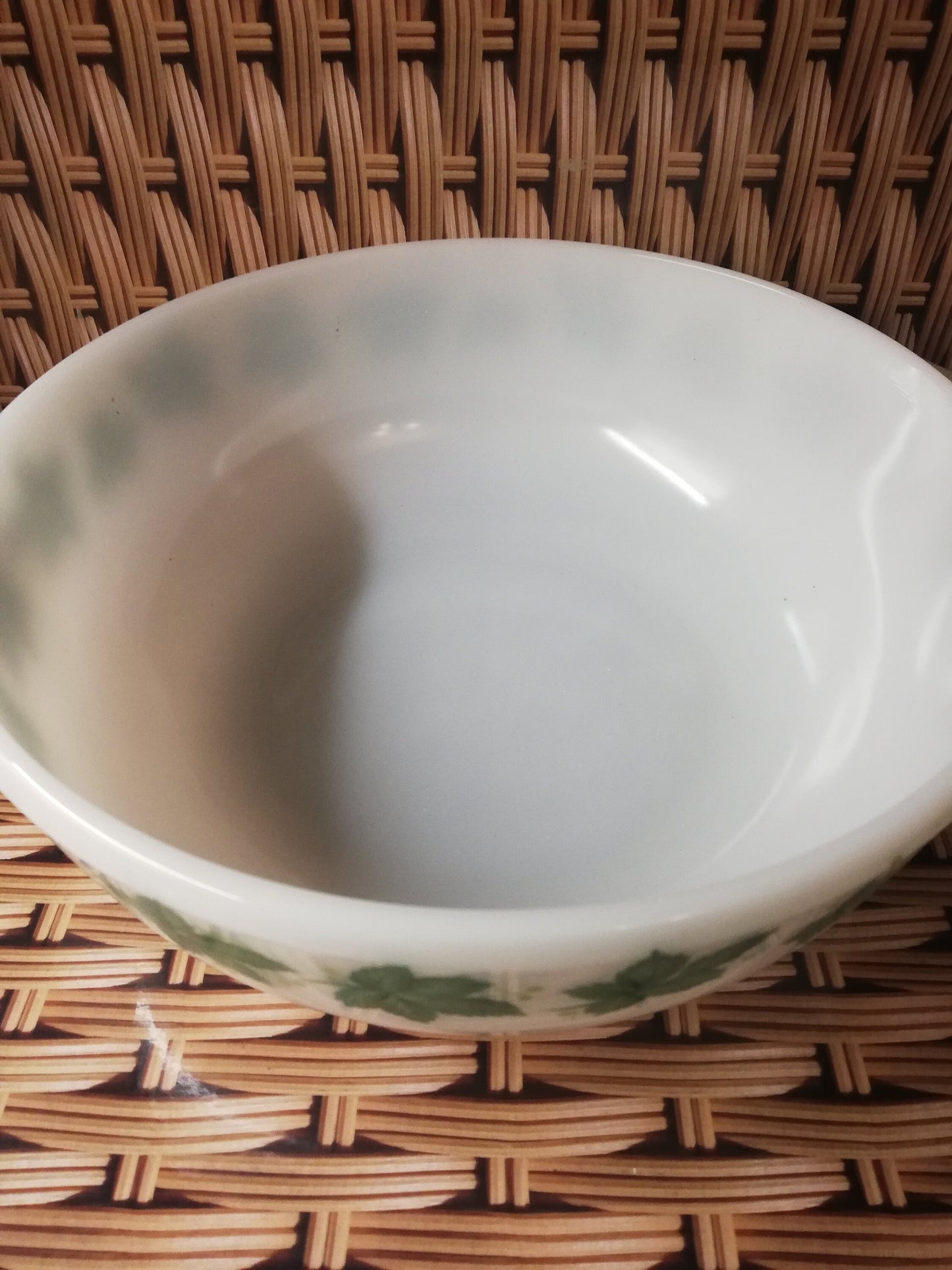 Phoenix opalware green vine leaf casserole dish 9" diameter