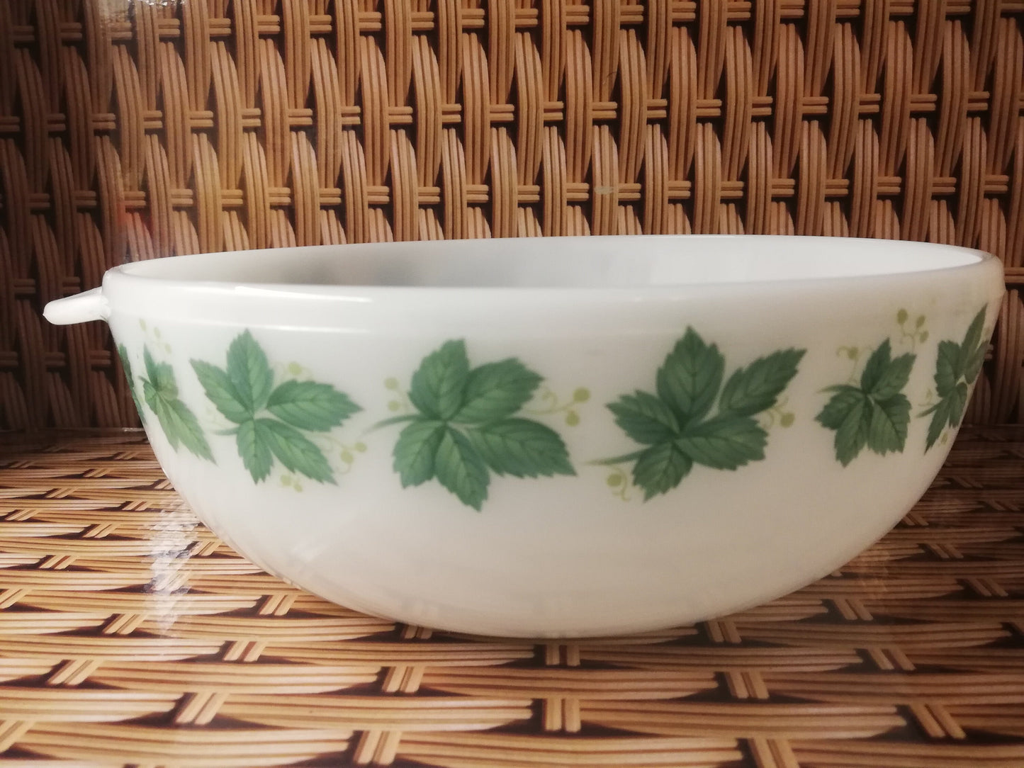 Phoenix opalware green vine leaf casserole dish 9" diameter