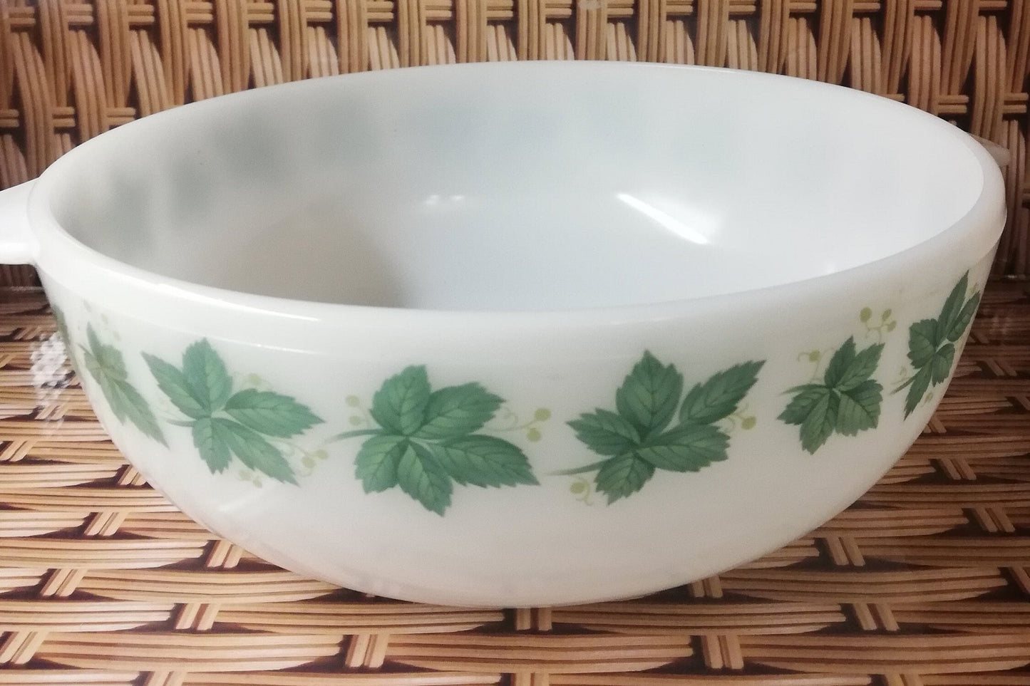 Phoenix opalware green vine leaf casserole dish 9" diameter