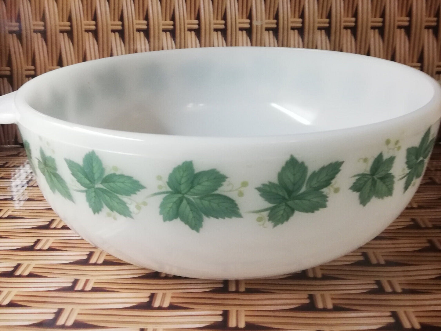 Phoenix opalware green vine leaf casserole dish 9" diameter