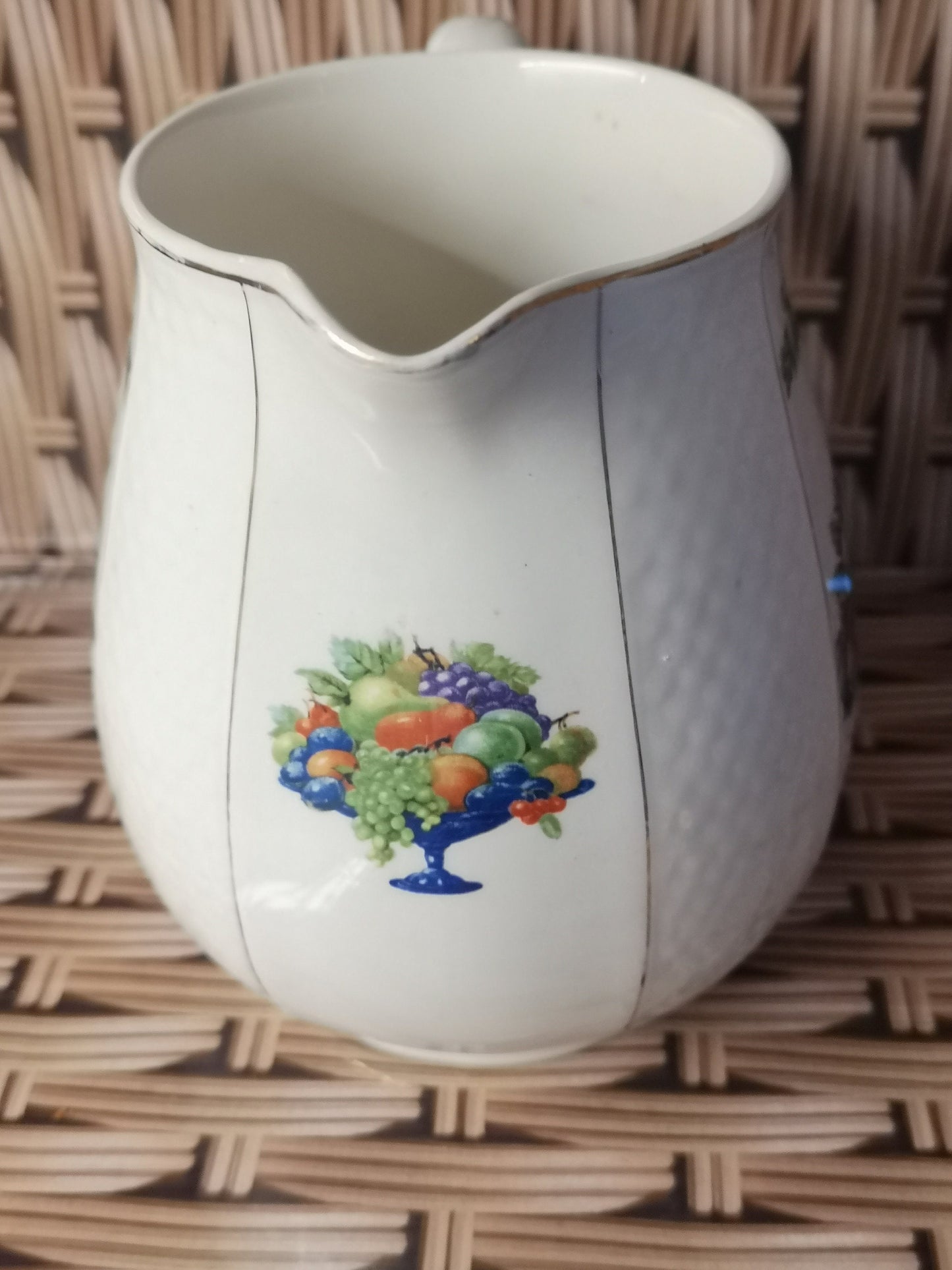 Royal ventonware John Steventon design jug 700ml capacity