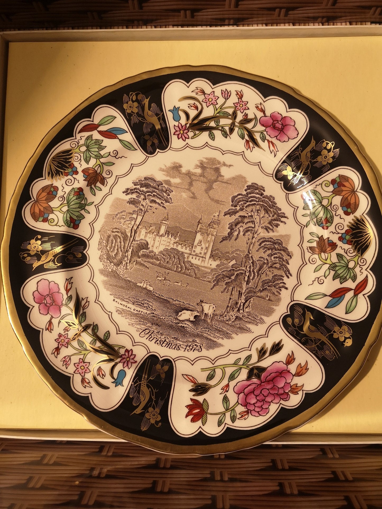 Masons Christmas 1978 decorative plate. Balmoral castle 10"