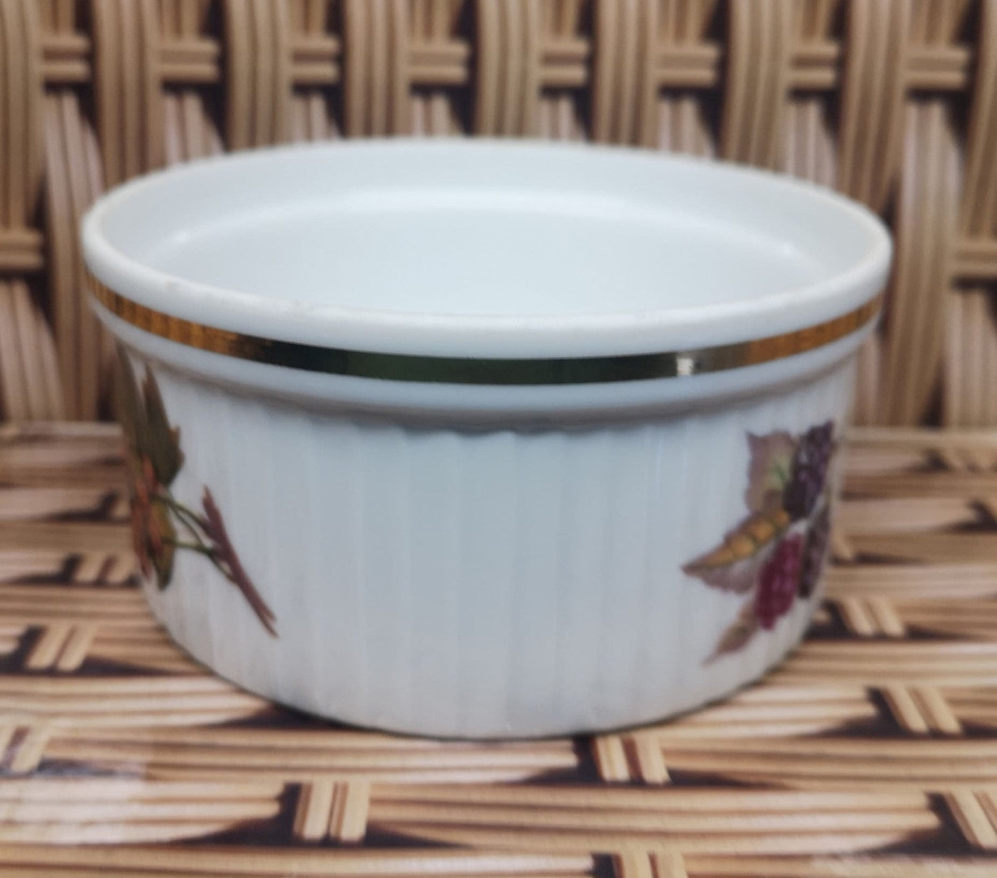 Royal Worcester Evesham berries and leaves gold large ramekin select quantity - Beautiful condition