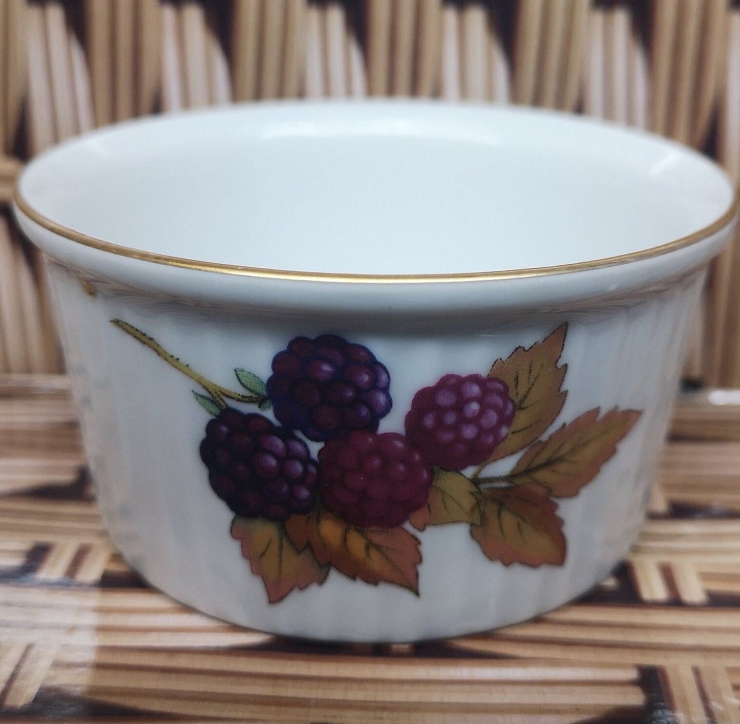 Royal Worcester Evesham gold damson and berries ramekin select quantity - Beautiful condition