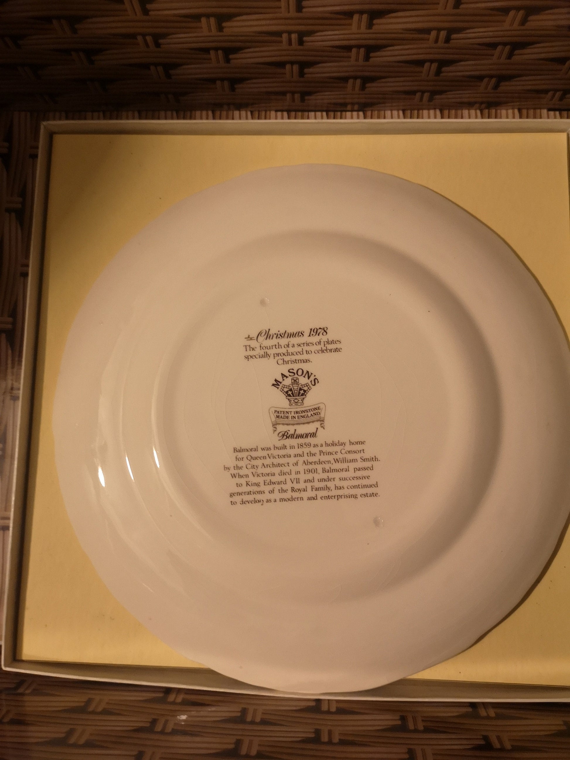 Masons Christmas 1978 decorative plate. Balmoral castle 10"