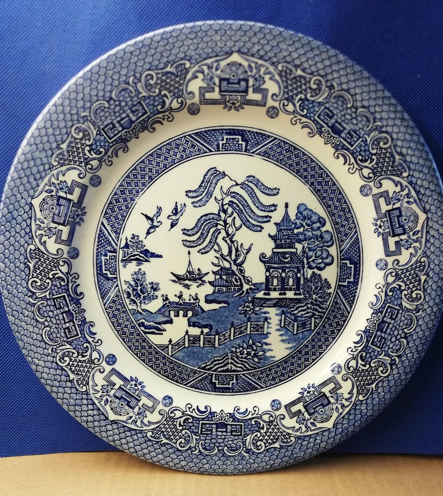 EIT English blue willow 10.5" dinner plate