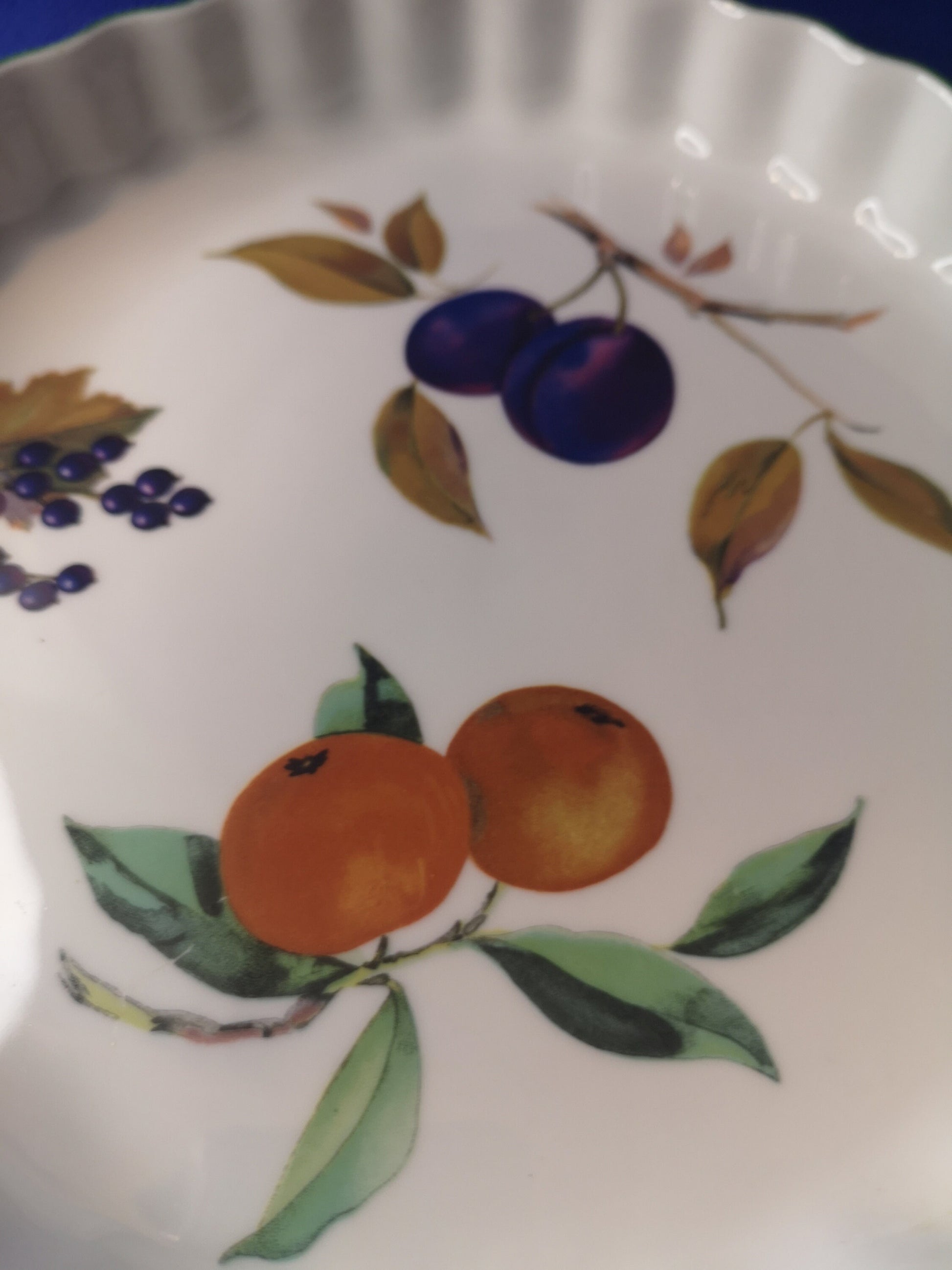 Royal Worcester Evesham Vale Flan Dish 22.5cm diameter - fantastic condition