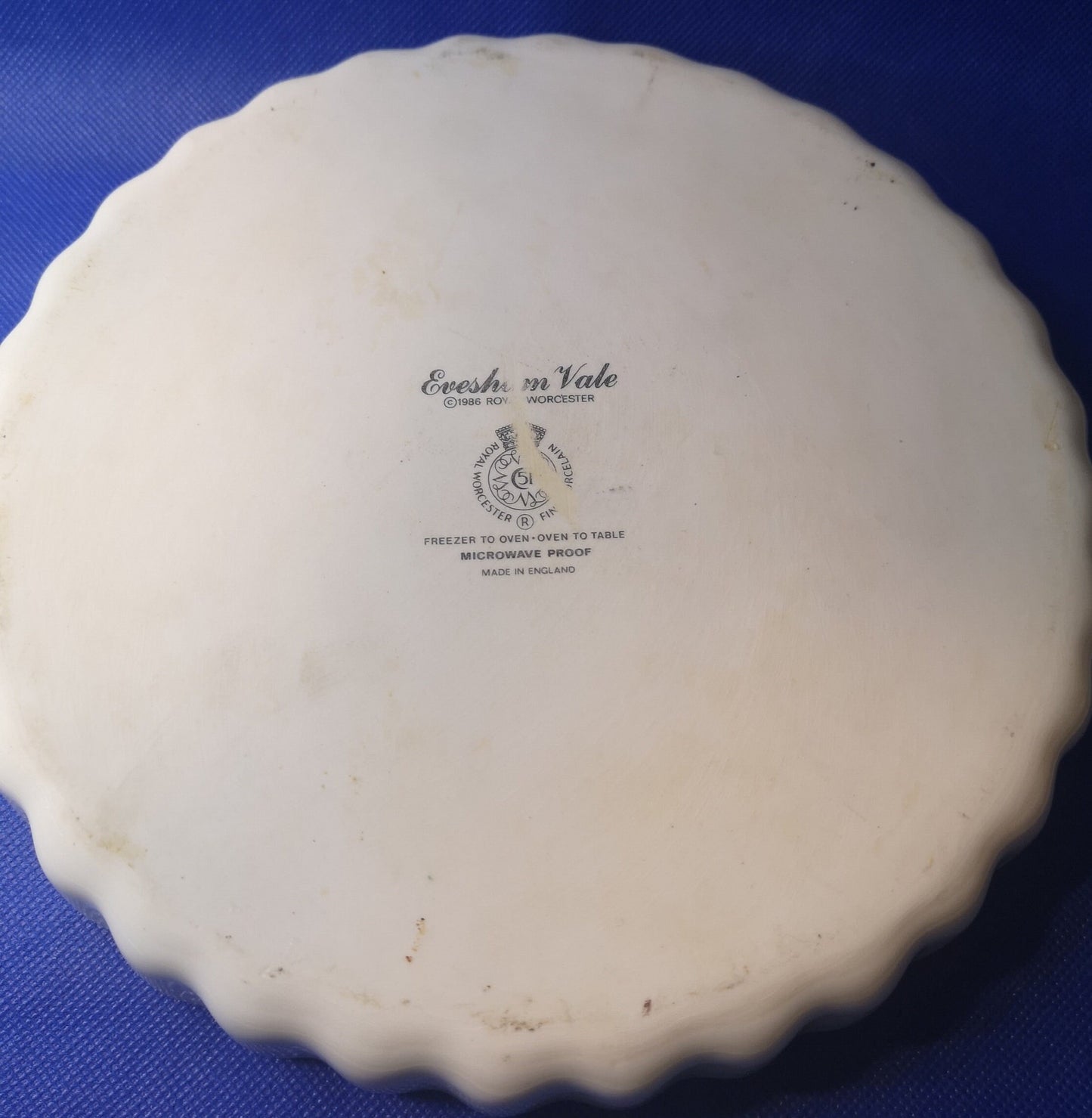 Royal Worcester Evesham Vale Flan Dish 22.5cm diameter - fantastic condition