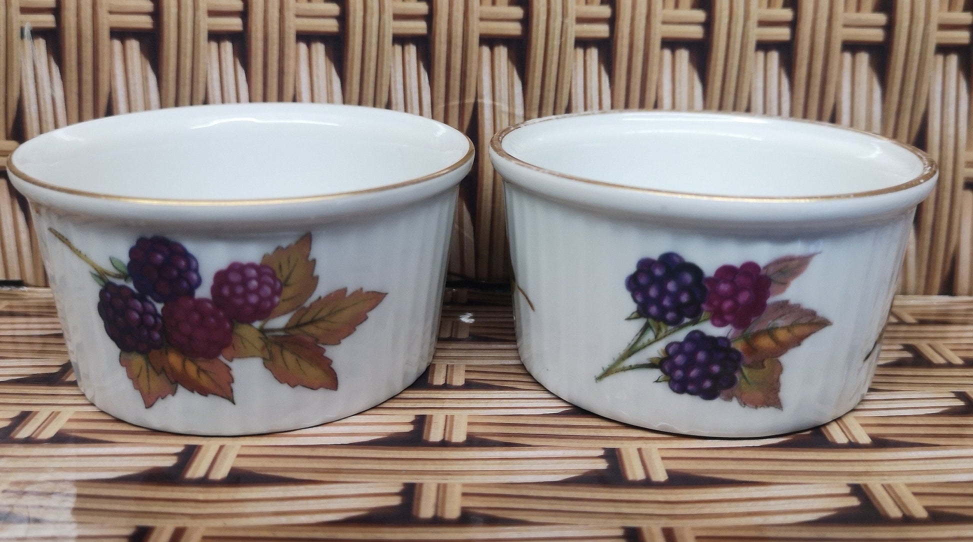 Pair Royal Worcester Evesham gold leaves and berries ramekin select quantity - Beautiful condition - 4s and 2s