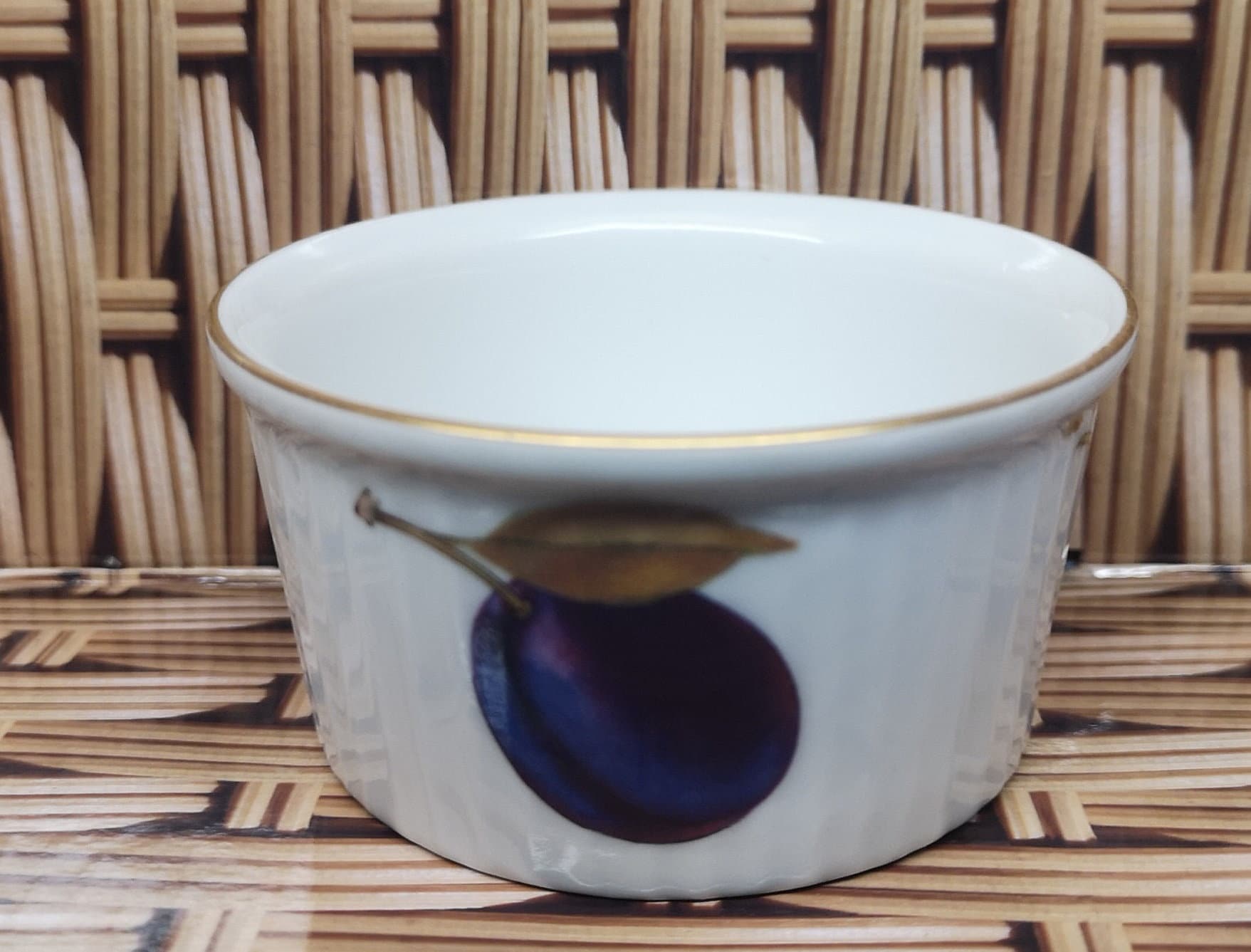 Royal Worcester Evesham gold damson and berries ramekin select quantity - Beautiful condition