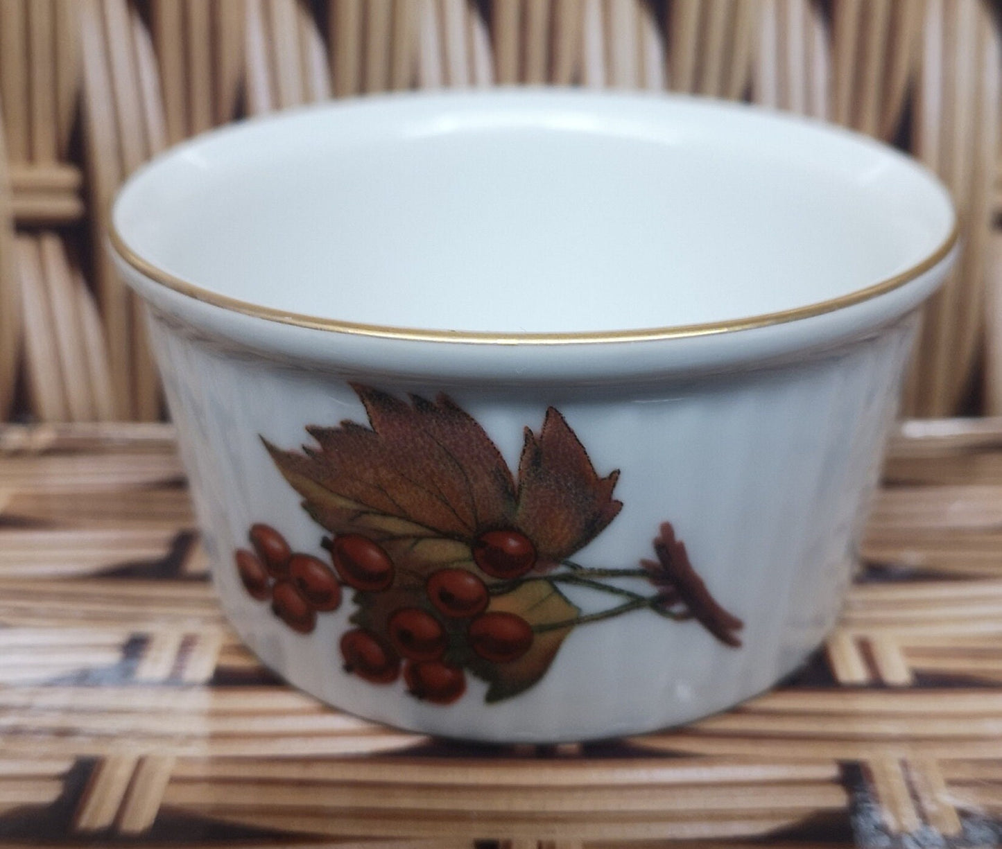 Royal Worcester Evesham gold damson and berries ramekin select quantity - Beautiful condition