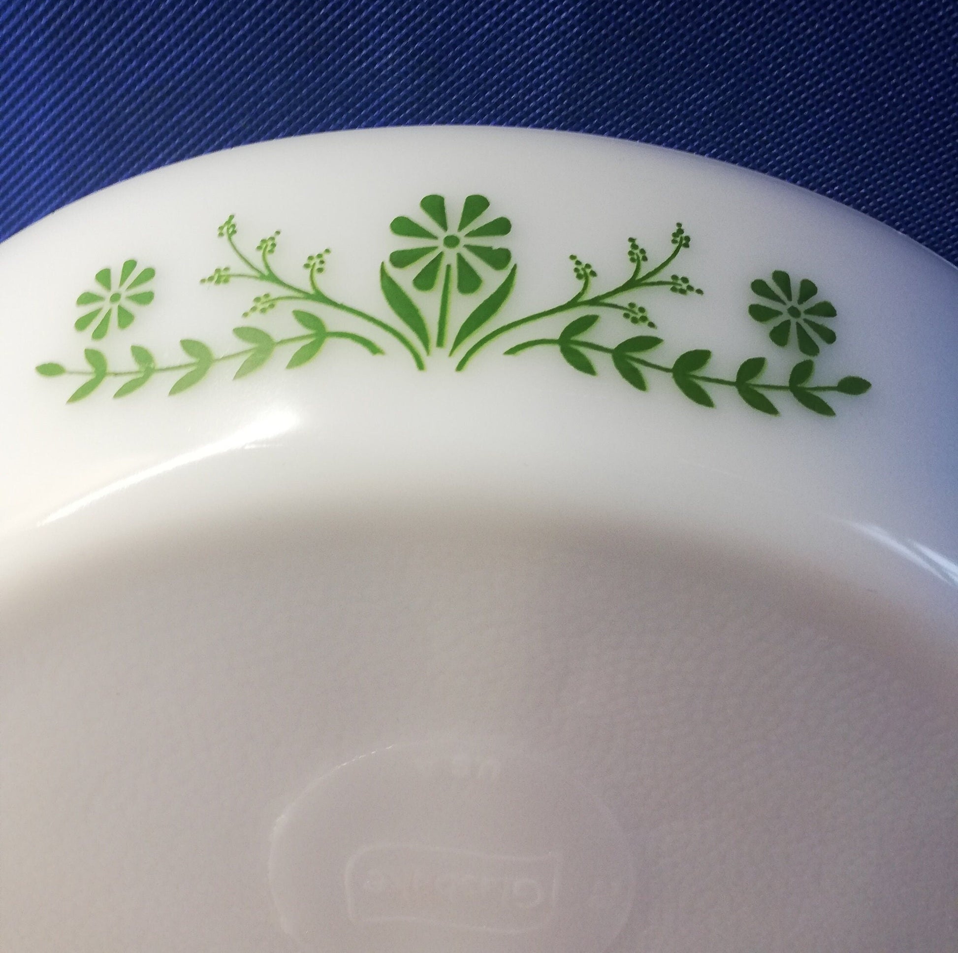 Glassbake green daisy divided vegetable dish 12" x 8.5"