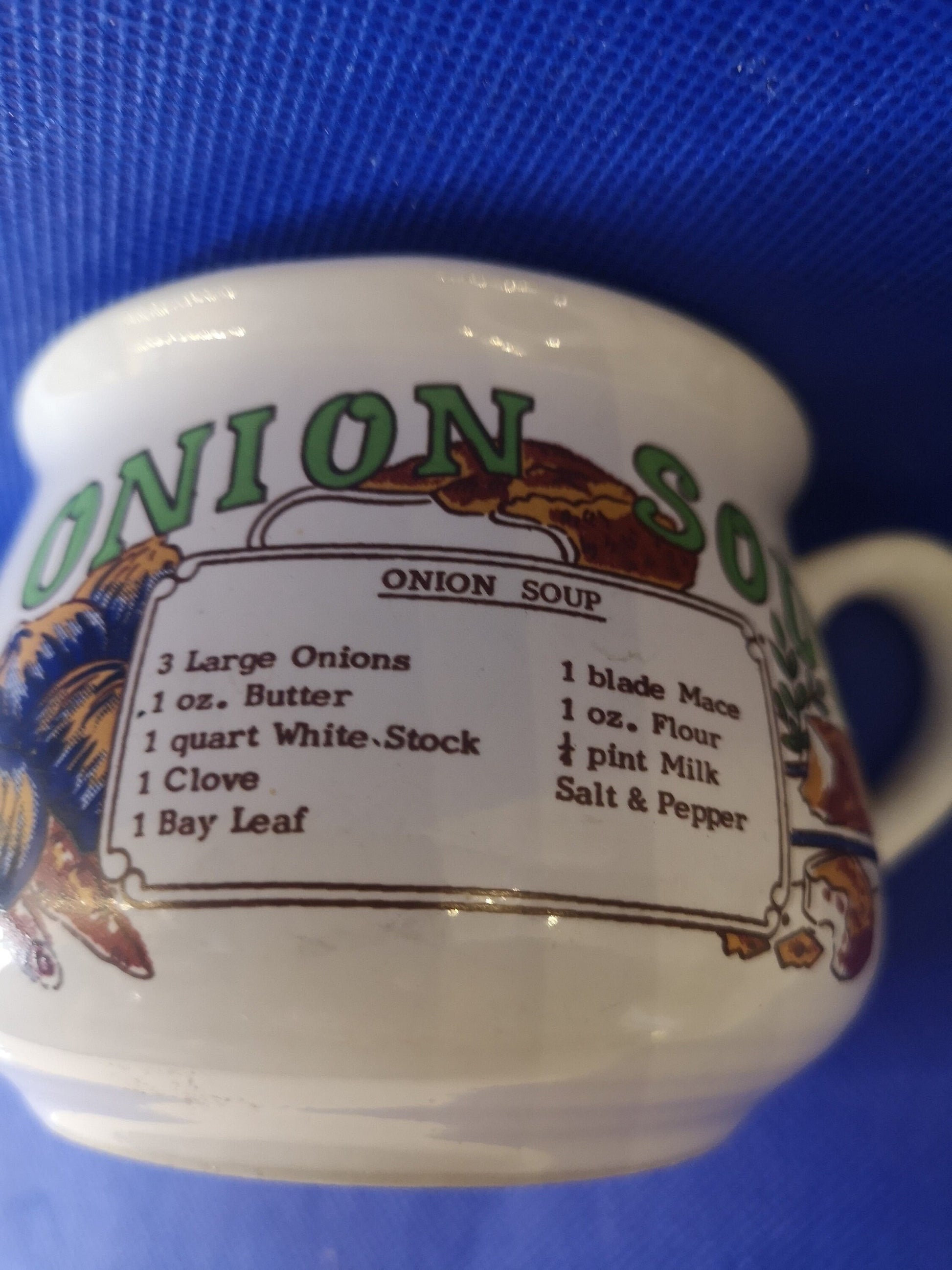 Onion soup cup with printed recipe