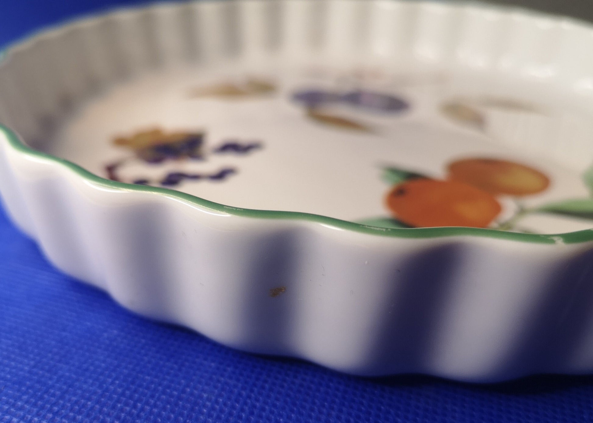 Royal Worcester Evesham Vale Flan Dish 22.5cm diameter - fantastic condition