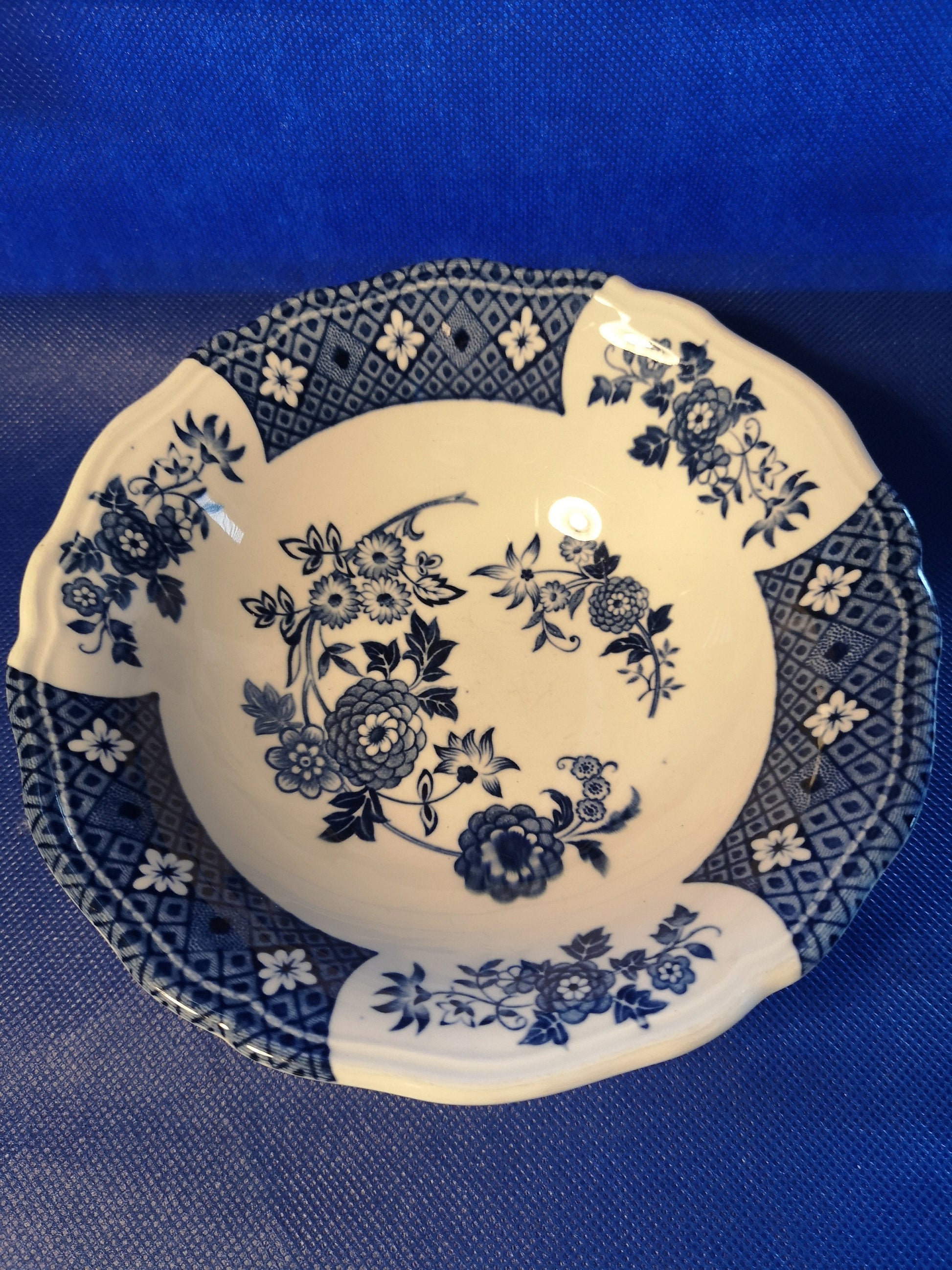 J&G Meakin Cathay ironstone bowl, blue and white. 16cm diameter