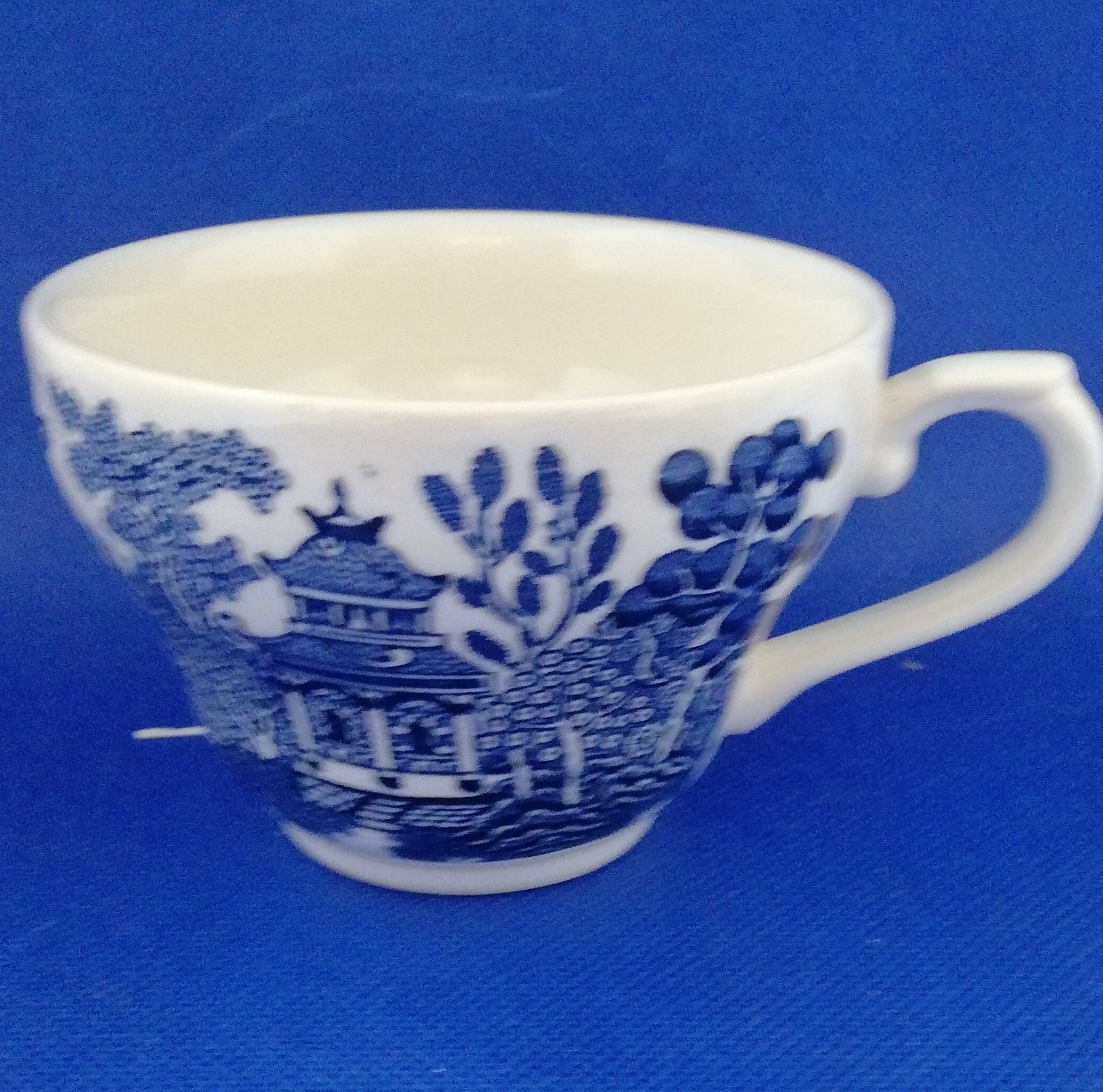 Churchill Blue willow vintage pattern tea cup and saucer sold separately - Fantastic condition