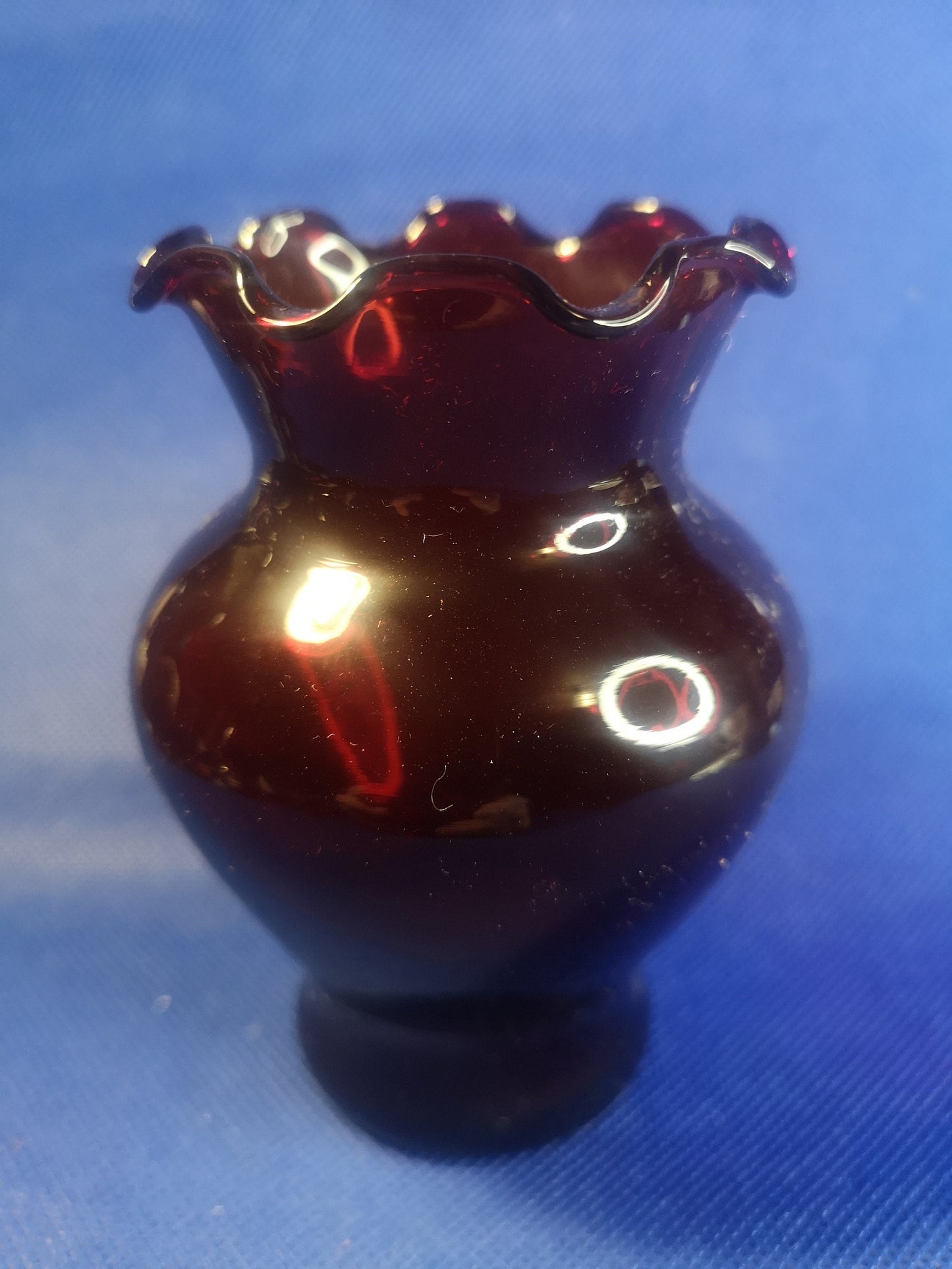 Anchor hocking Ruby red glass vase 4" tall