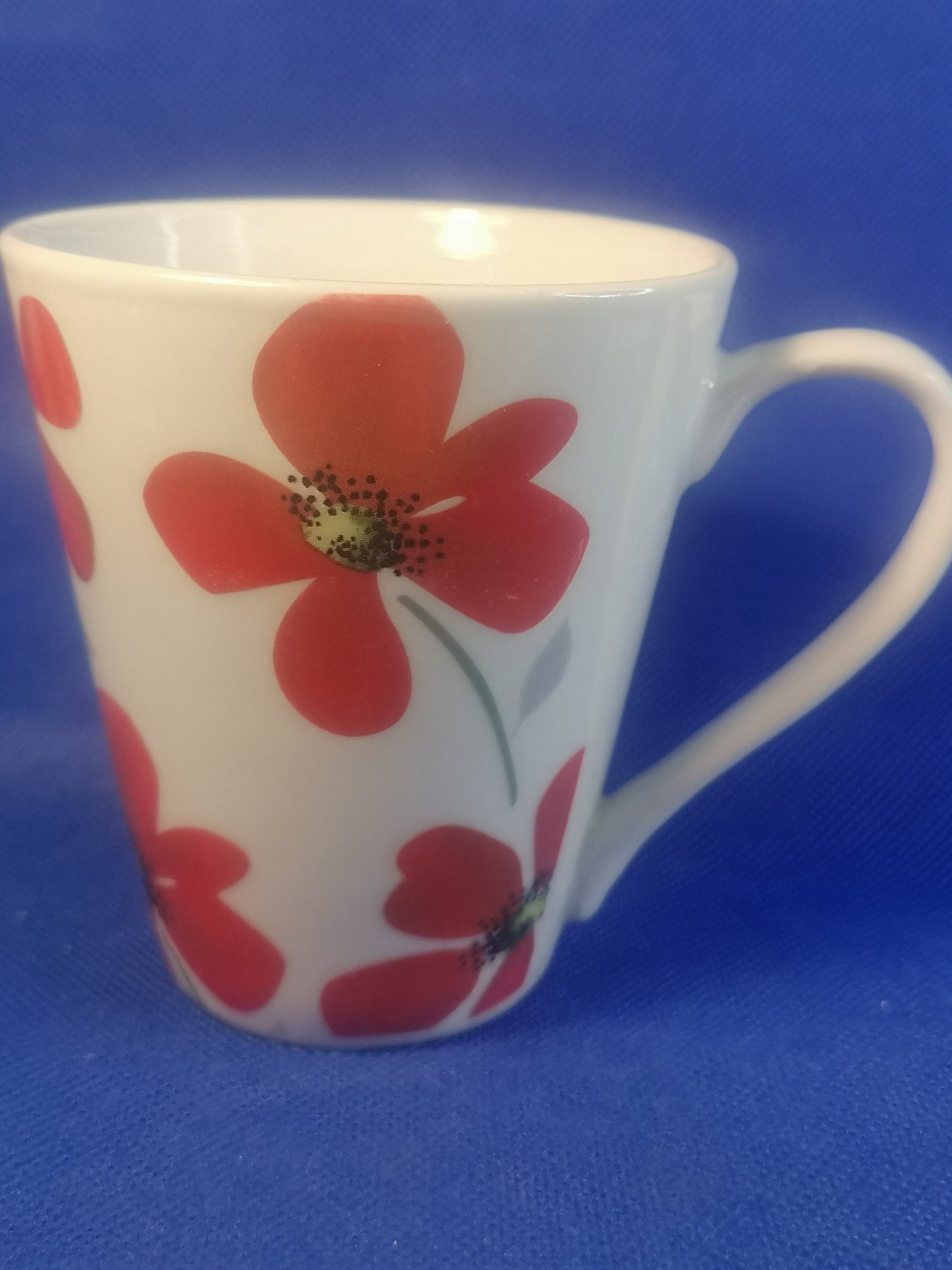 Poppy design mug - modern vibrant colours