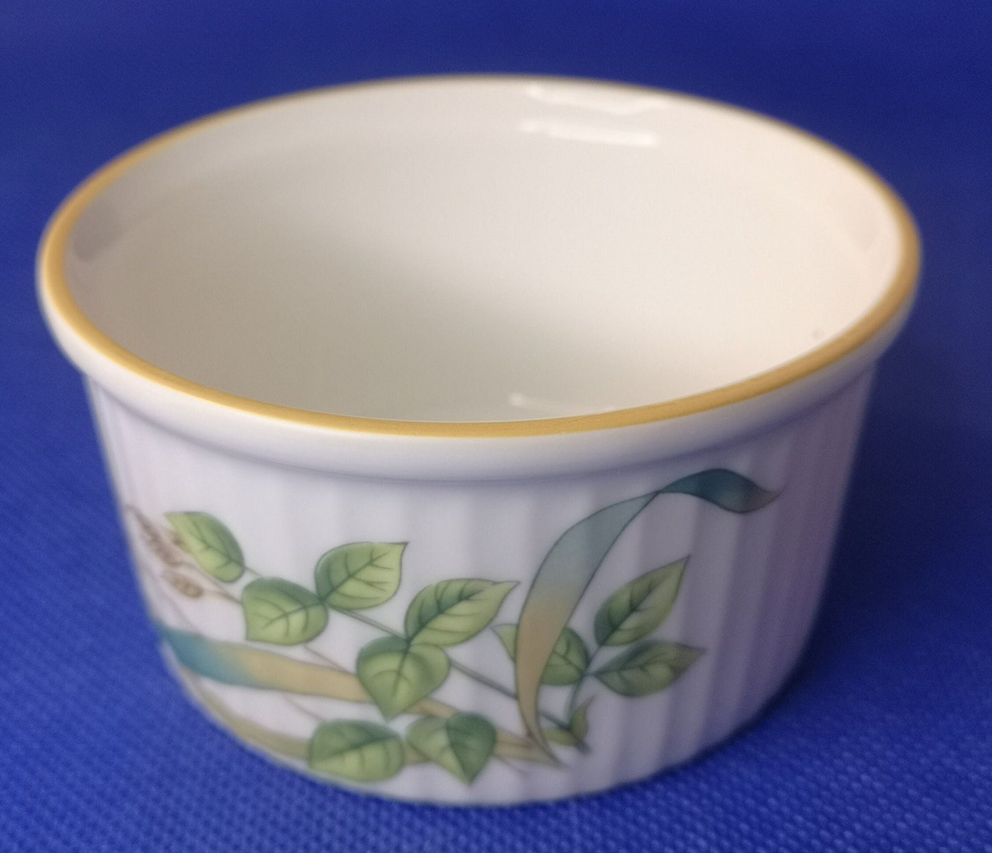 Hedgerow ramekin with gold rim size 00