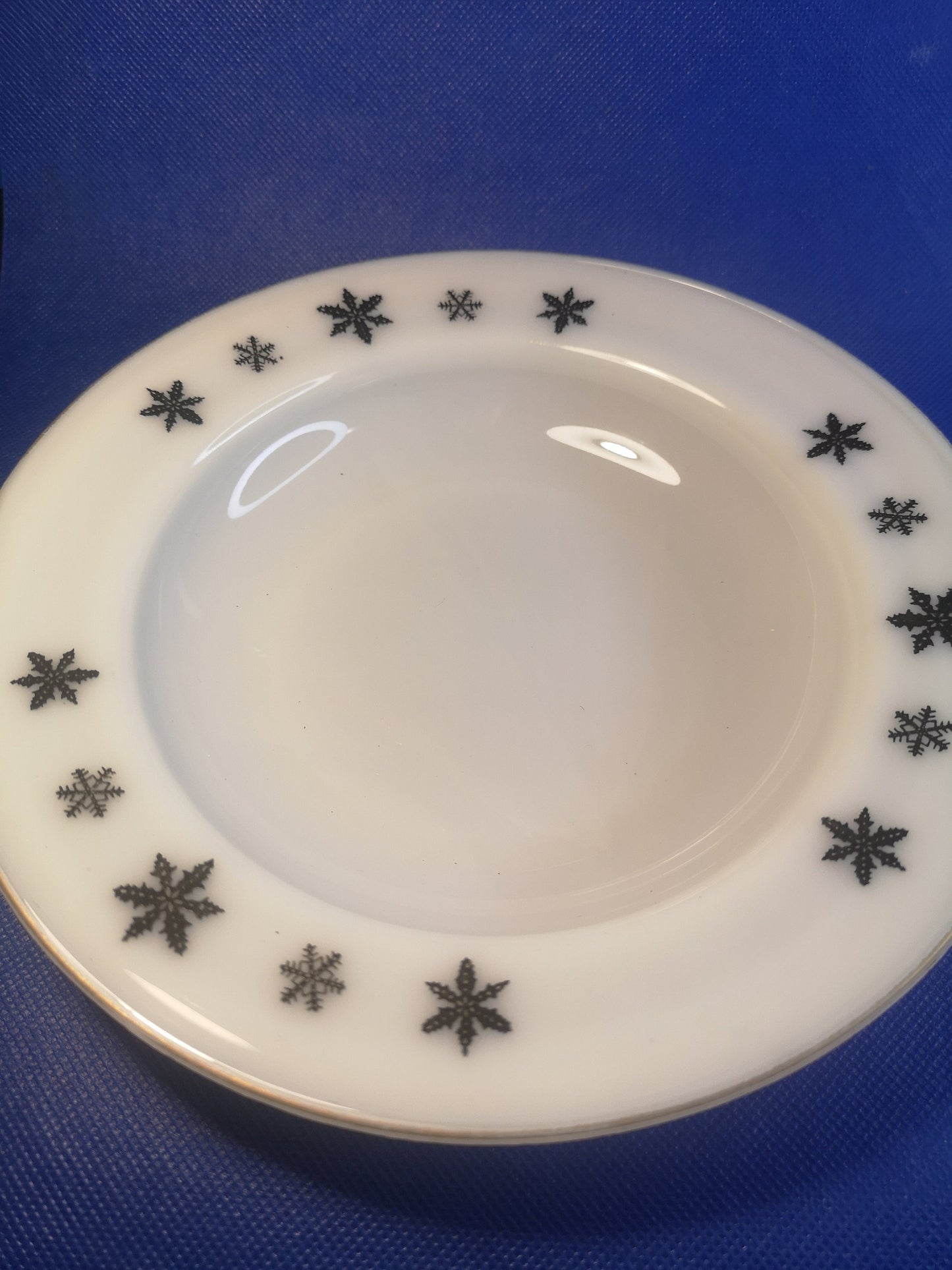 JAJ Pyrex snowflake design bowl for soup, desserts or starters