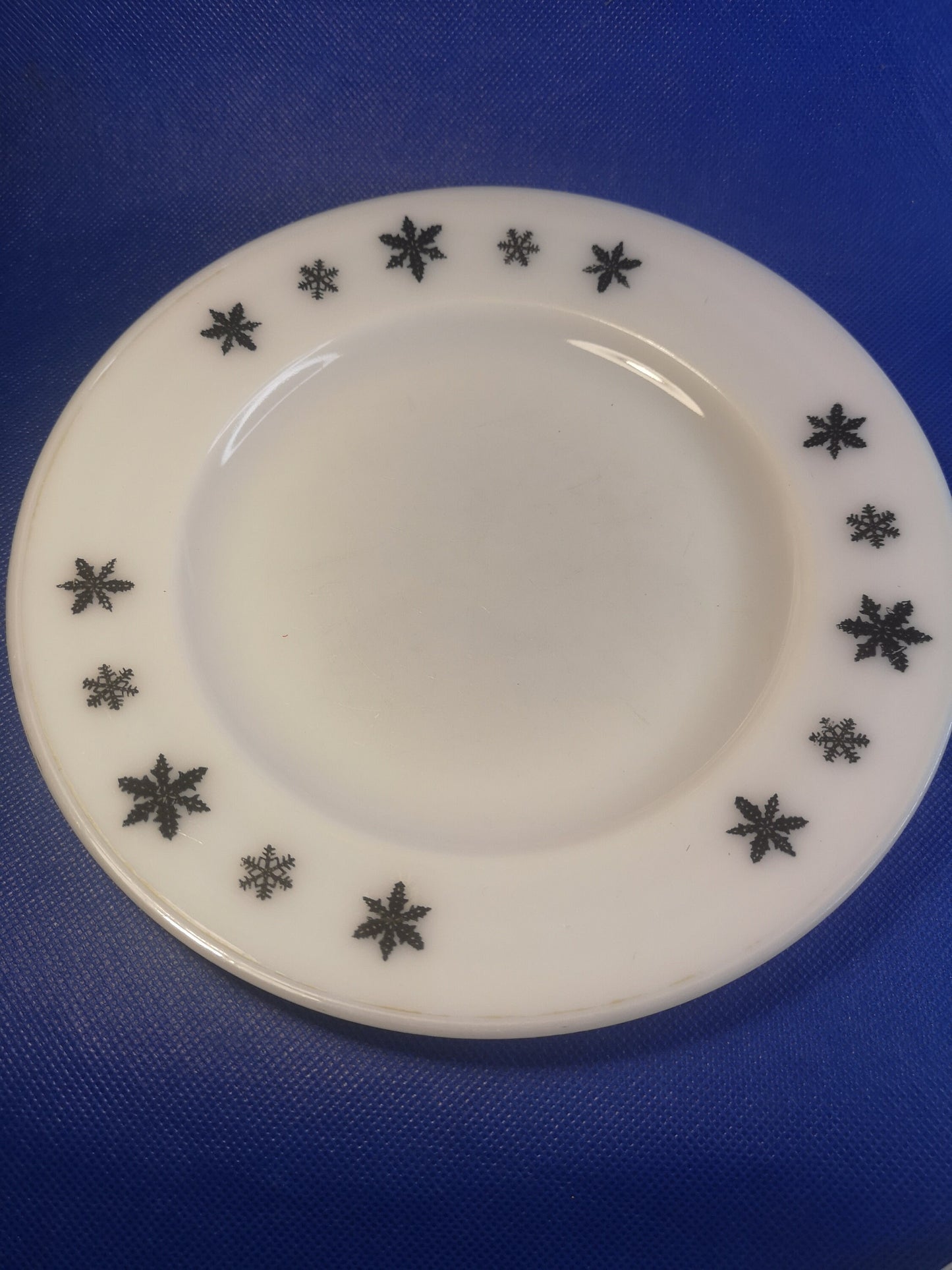 JAJ Pyrex snowflake design plates - various sizes