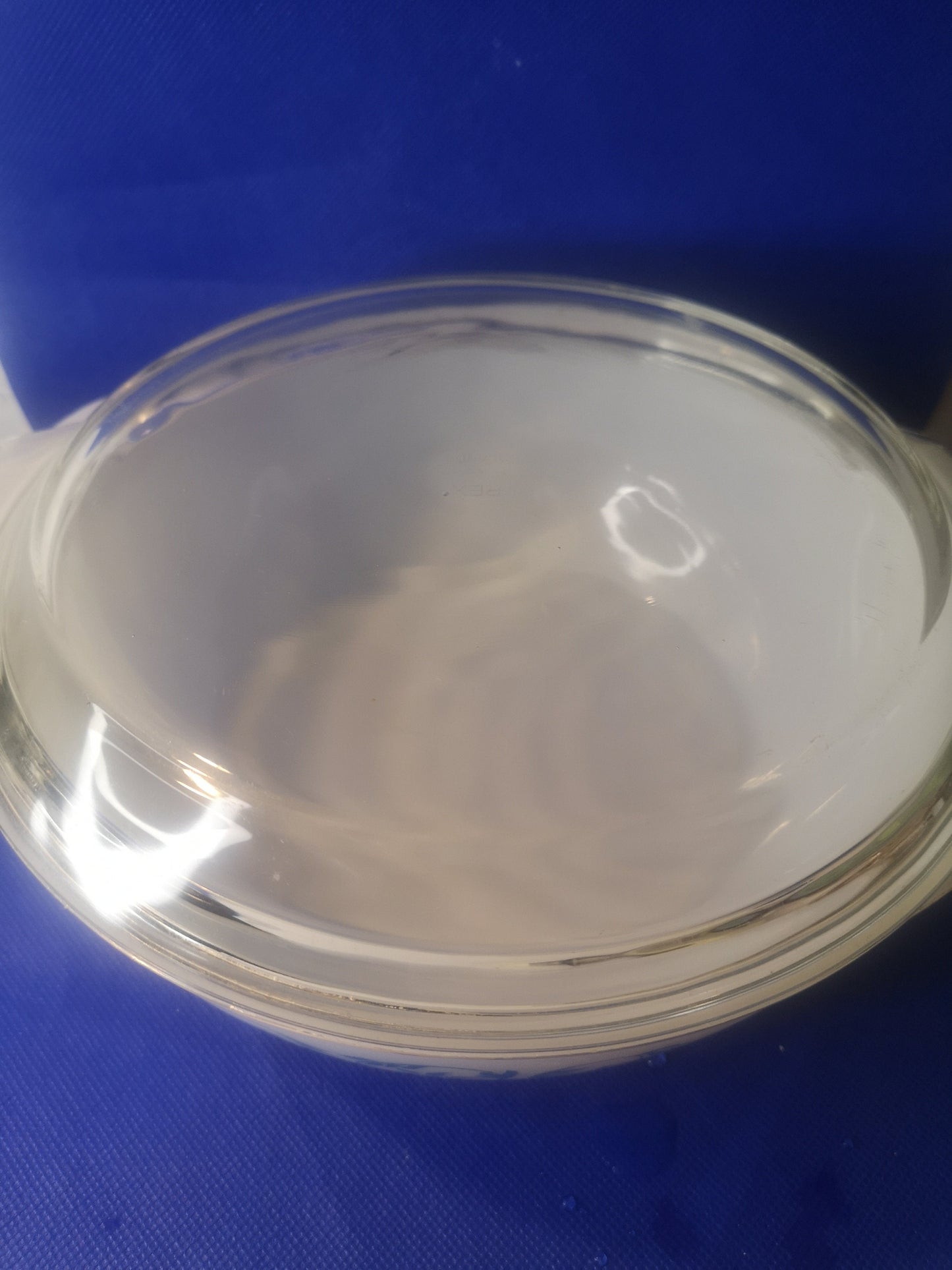 Pyrex round casserole dish complete with clear glass lid 8.75" x 3" Dianthus Folly decoration