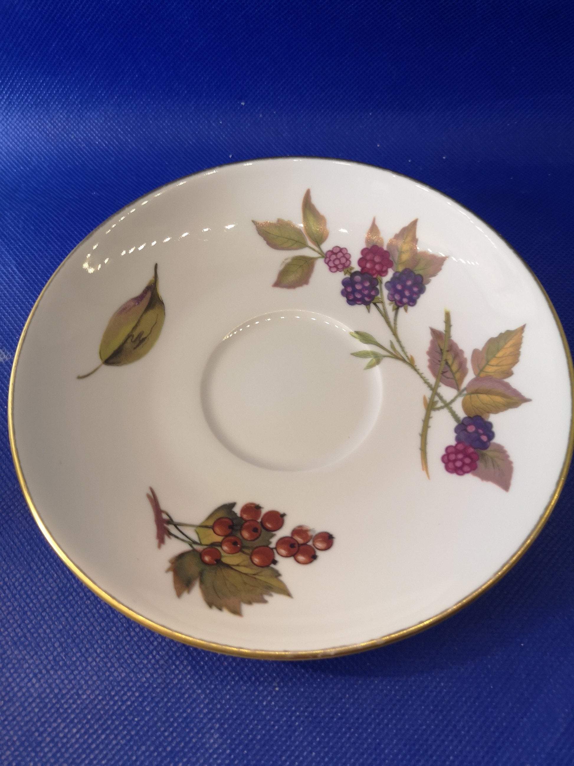 Royal Worcester Evesham saucer 15cm diameter