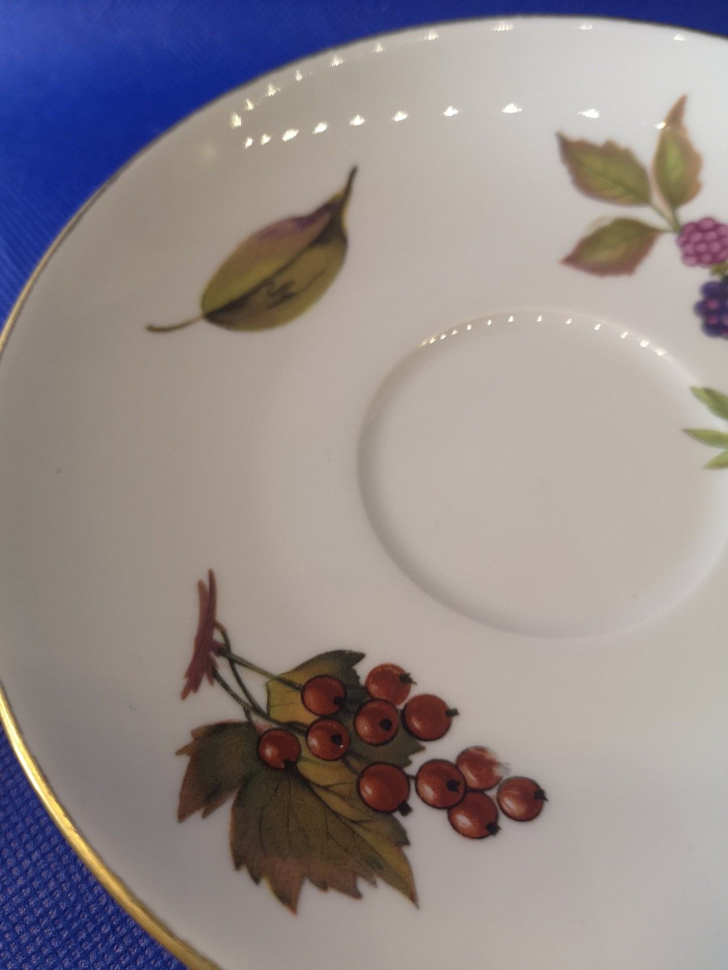 Royal Worcester Evesham saucer 15cm diameter