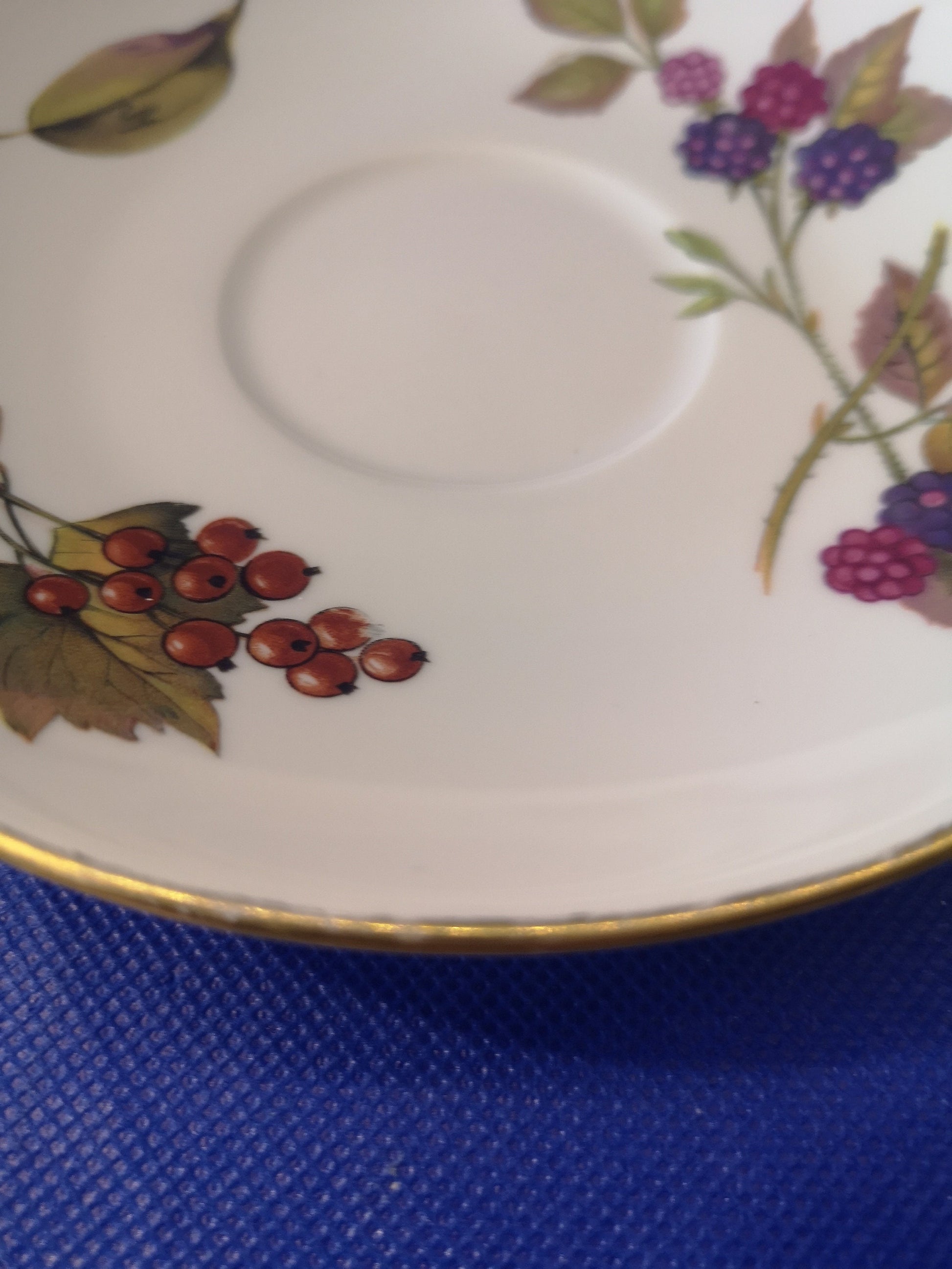 Royal Worcester Evesham saucer 15cm diameter