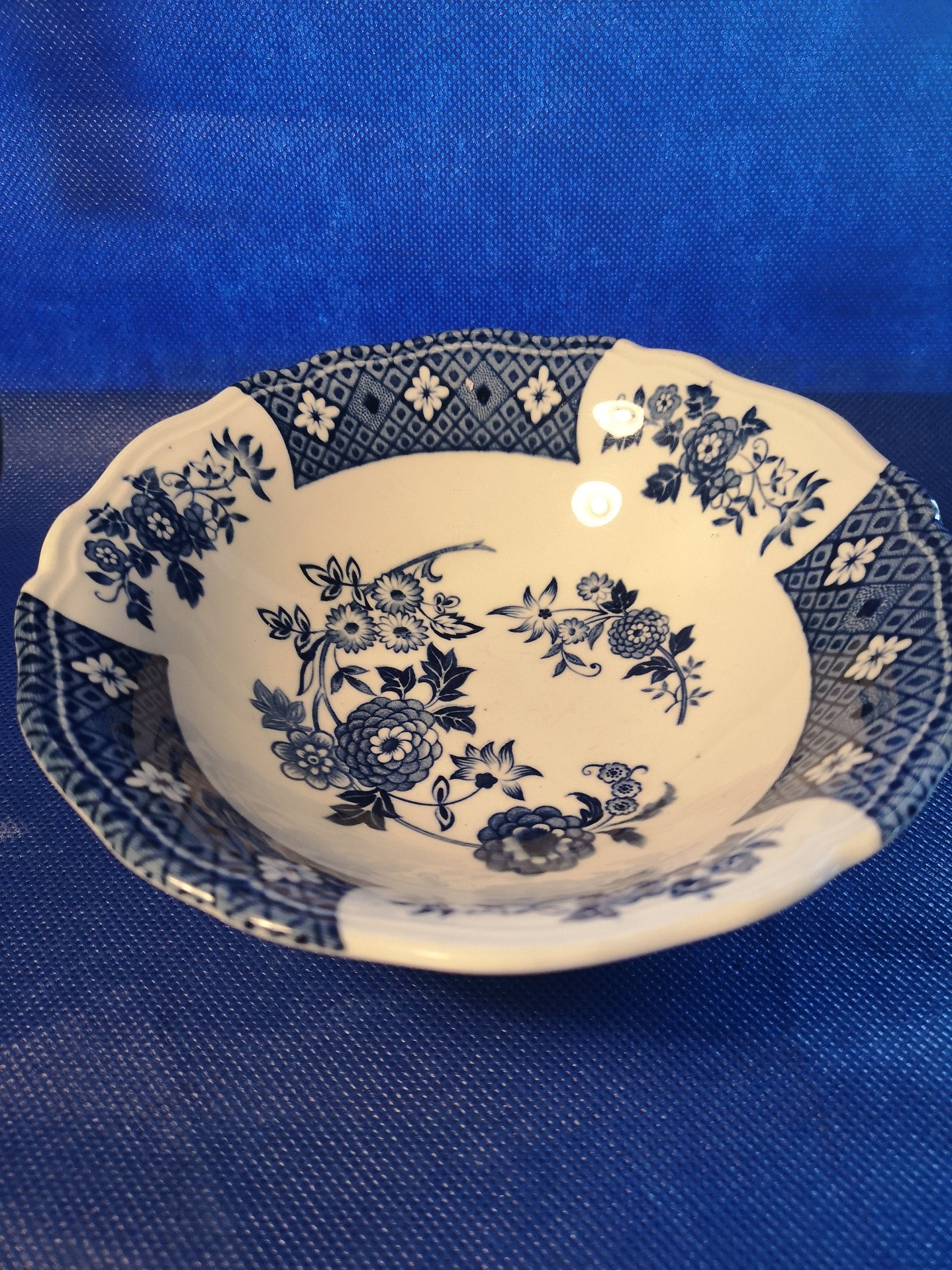 J&G Meakin Cathay ironstone bowl, blue and white. 16cm diameter