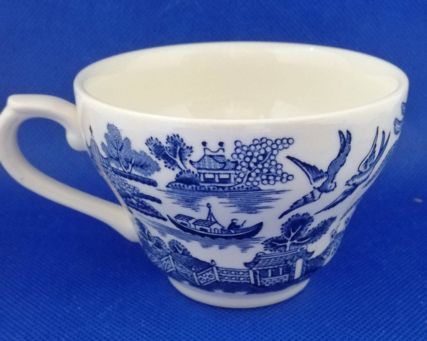 Churchill Blue willow vintage pattern tea cup and saucer sold separately - Fantastic condition