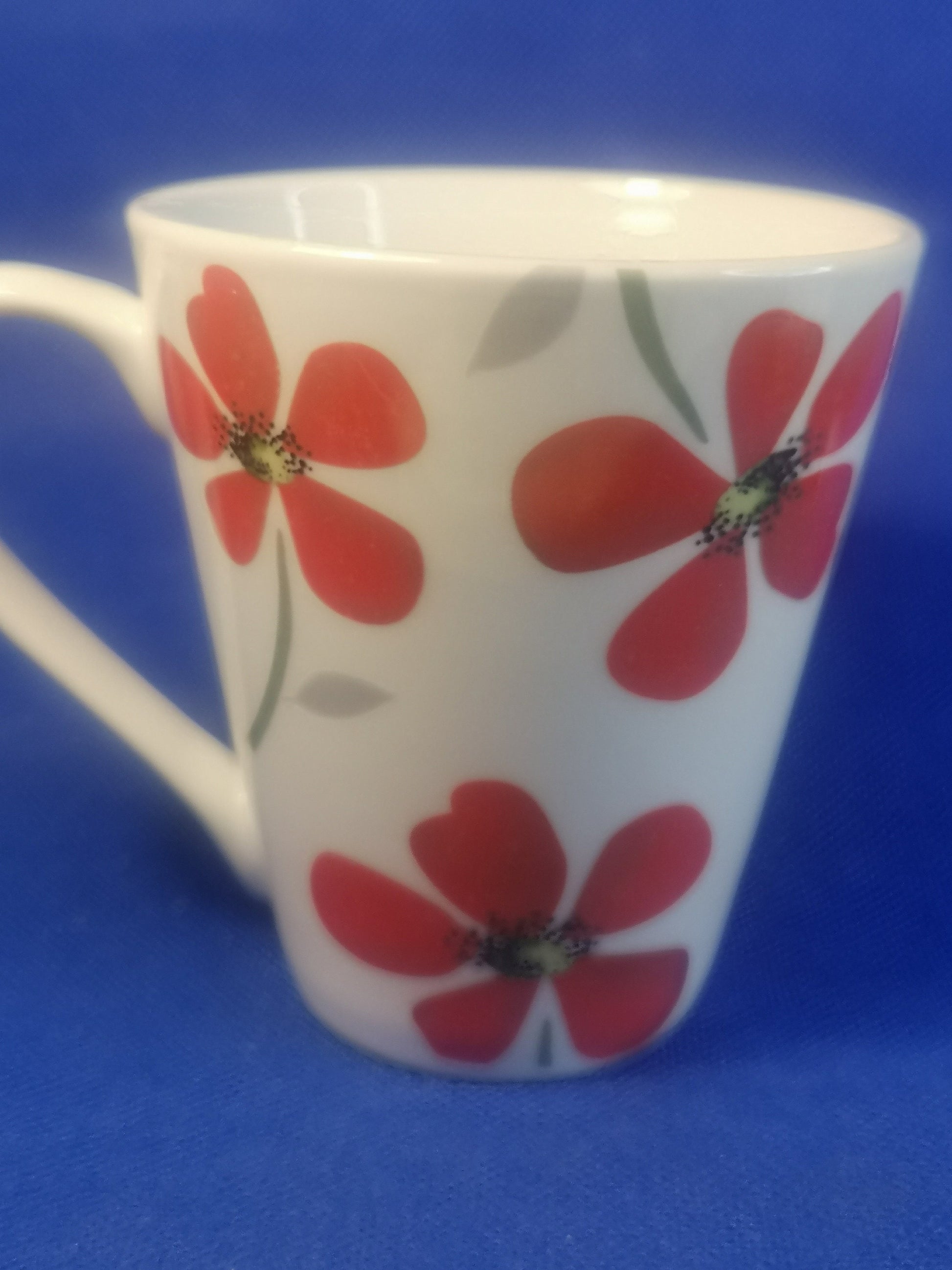 Poppy design mug - modern vibrant colours