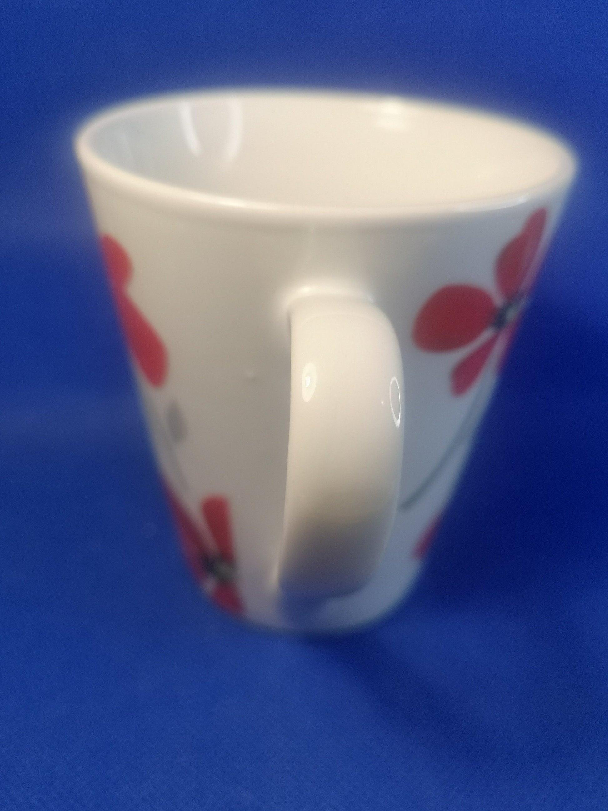 Poppy design mug - modern vibrant colours