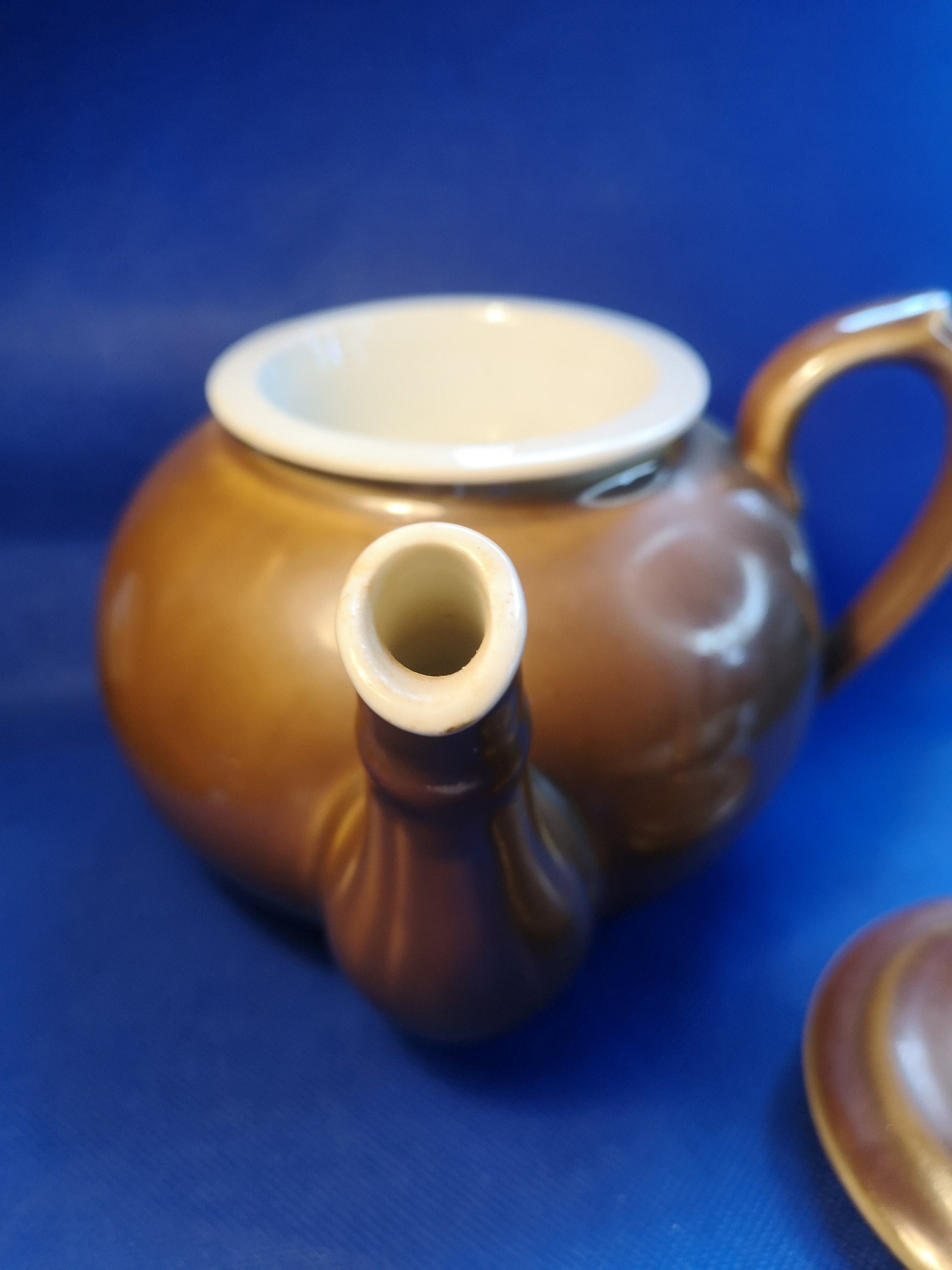 Royal Worcester brown lustre teapot side pour 900ml capacity