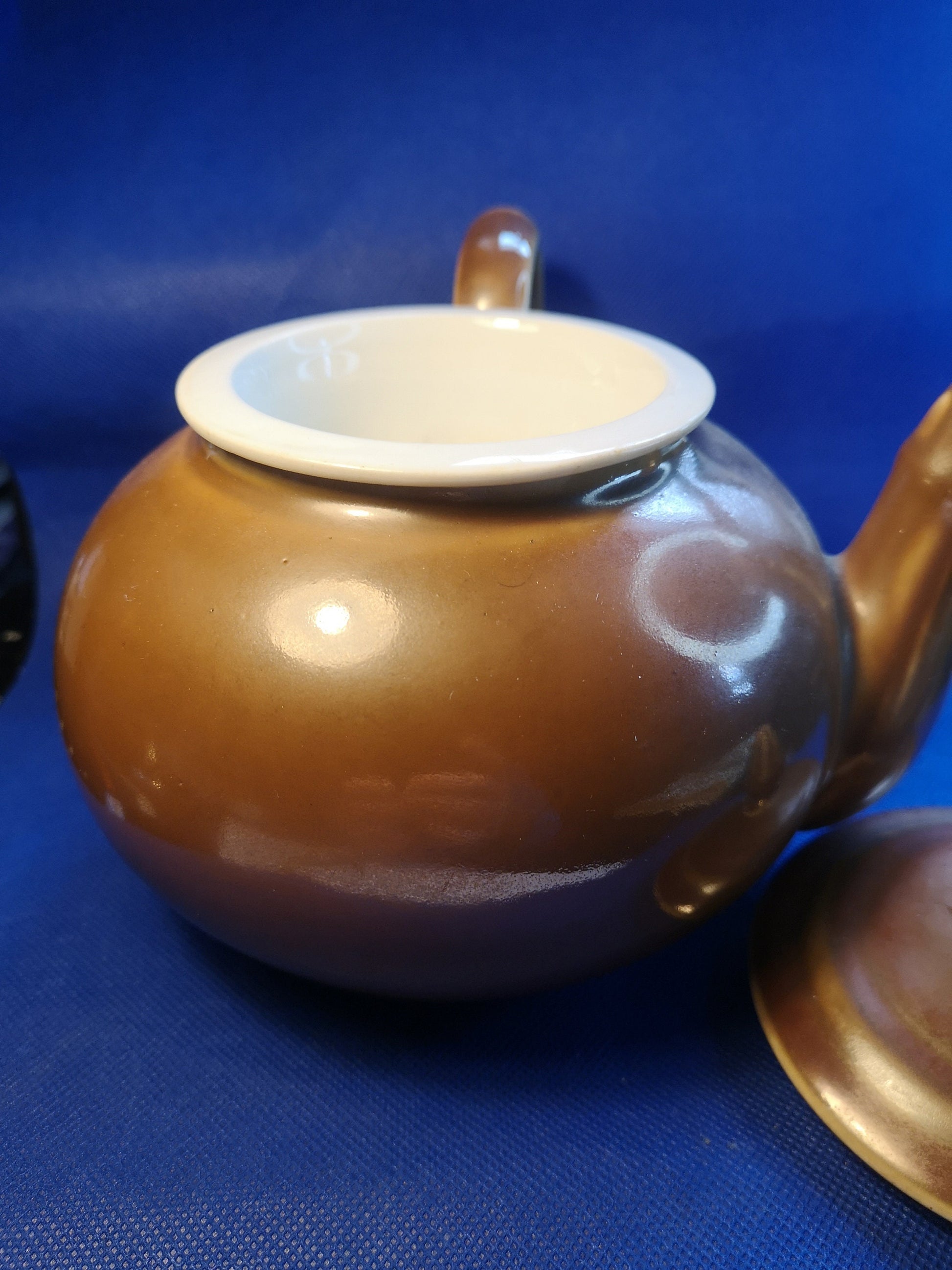 Royal Worcester brown lustre teapot side pour 900ml capacity