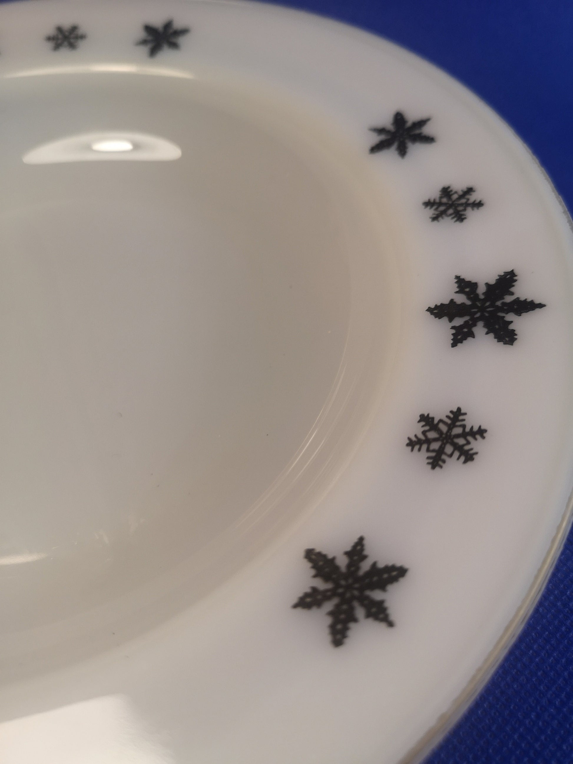 JAJ Pyrex snowflake design bowl for soup, desserts or starters