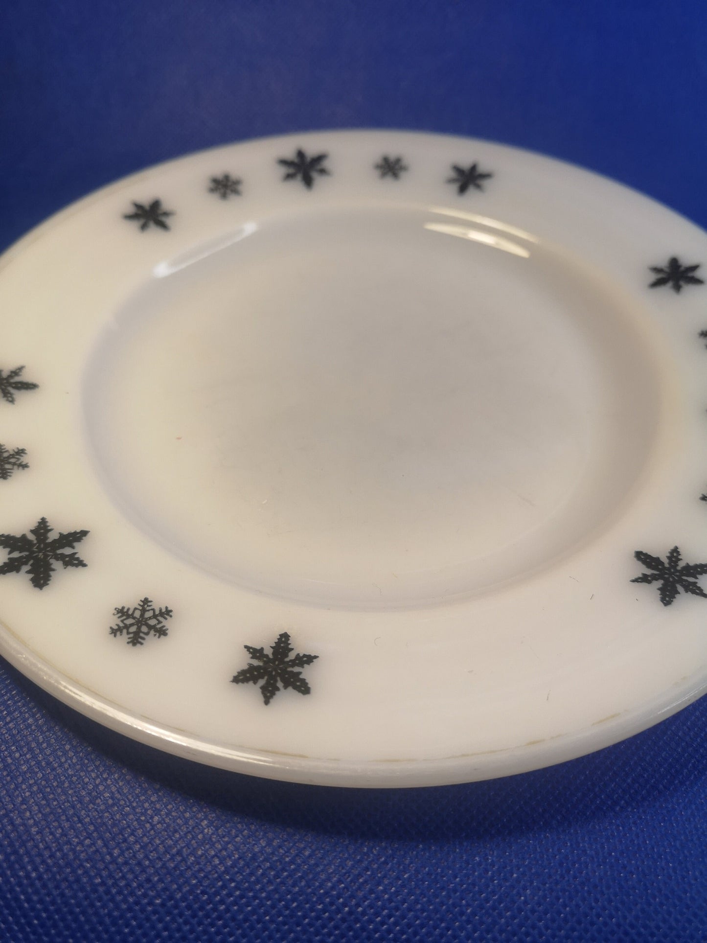 JAJ Pyrex snowflake design plates - various sizes