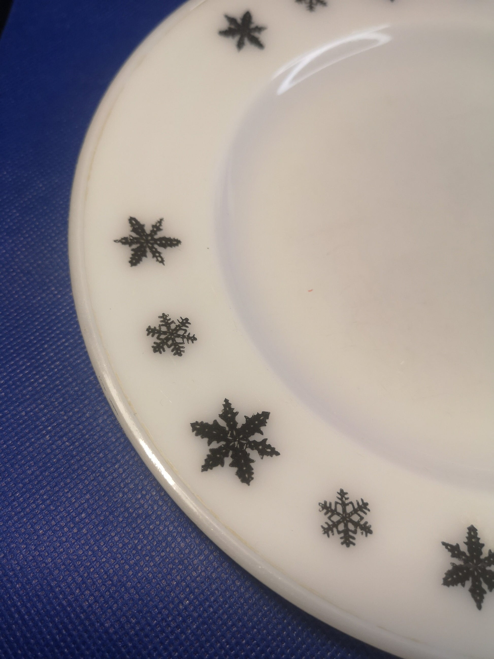 JAJ Pyrex snowflake design plates - various sizes