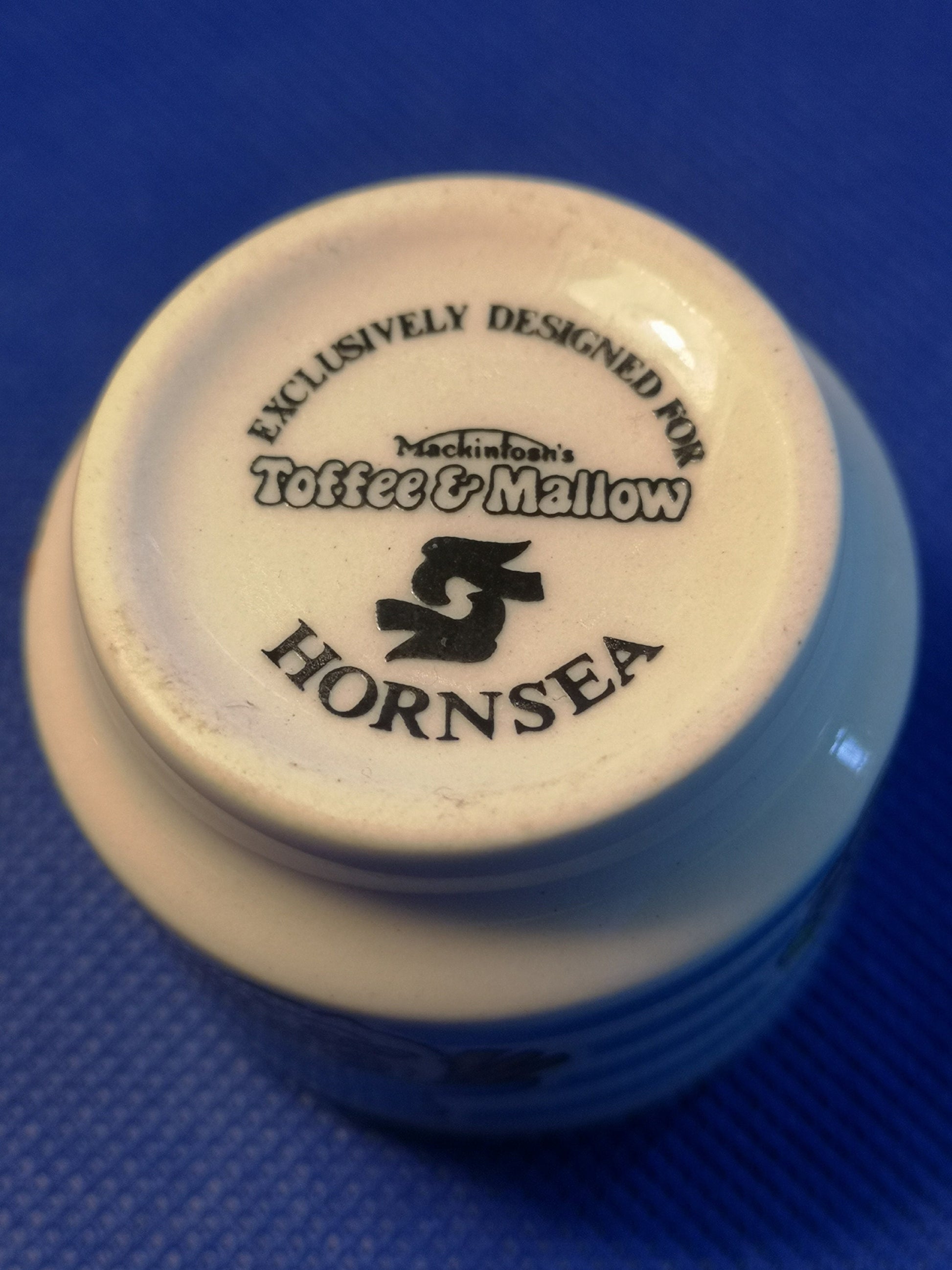 Hornsea pottery macintosh's 'toffee and mallow' egg cup