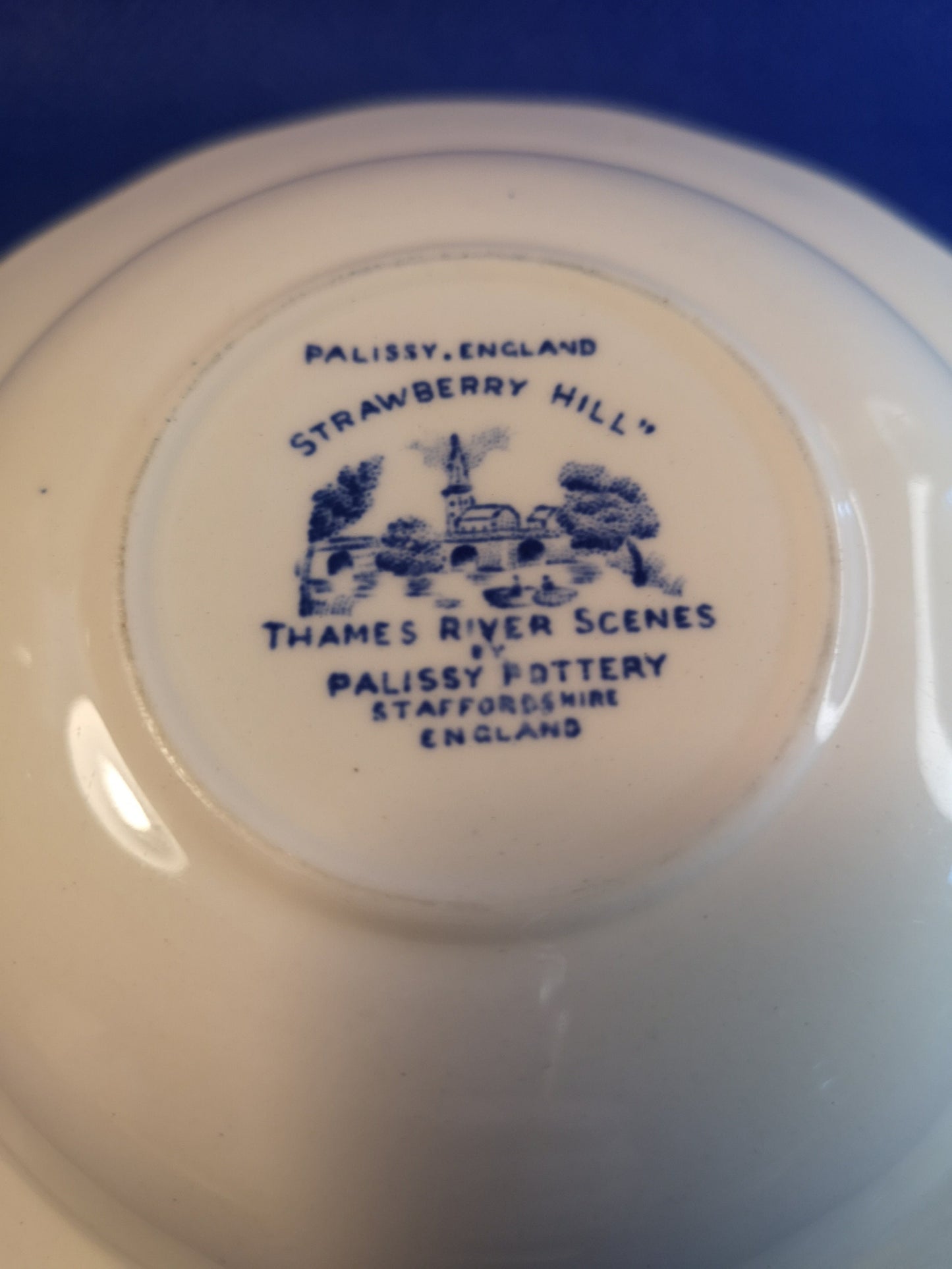 Pallisey Thames river scene bowl 16cm diameter