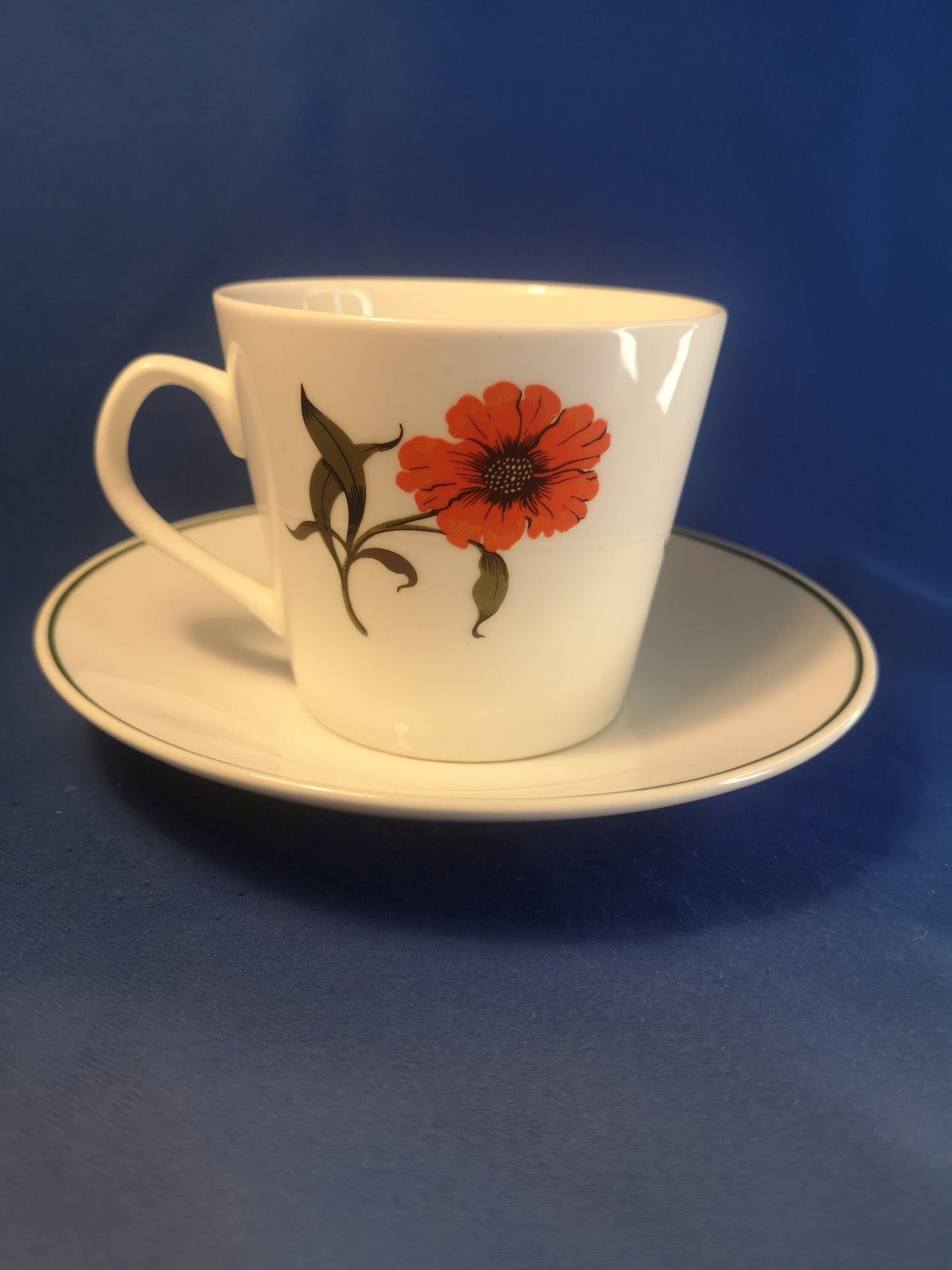 Elizabethan "Carmen" Poppy cup and saucer 160ml