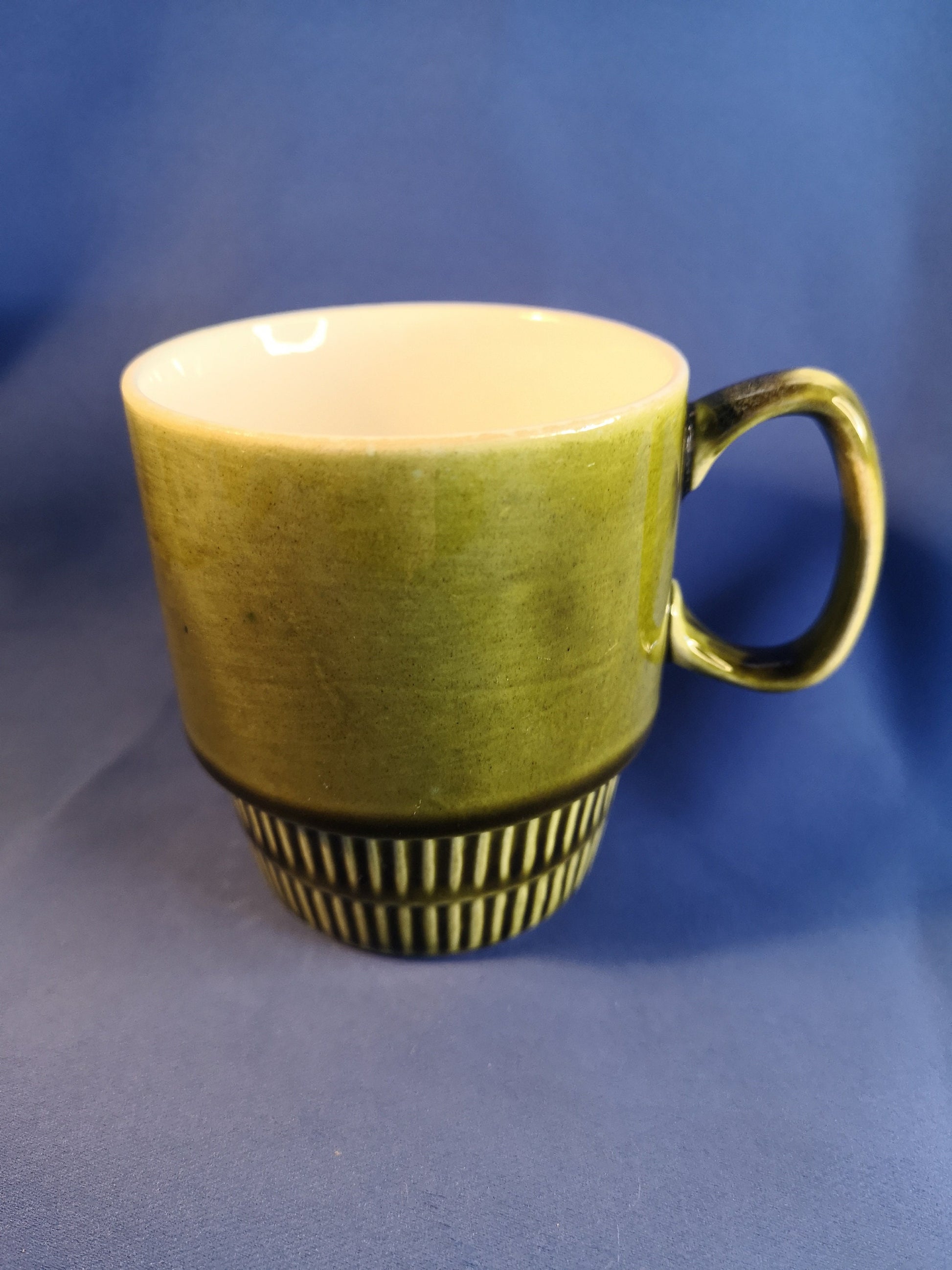 Shannon pottery cup 220ml capacity green