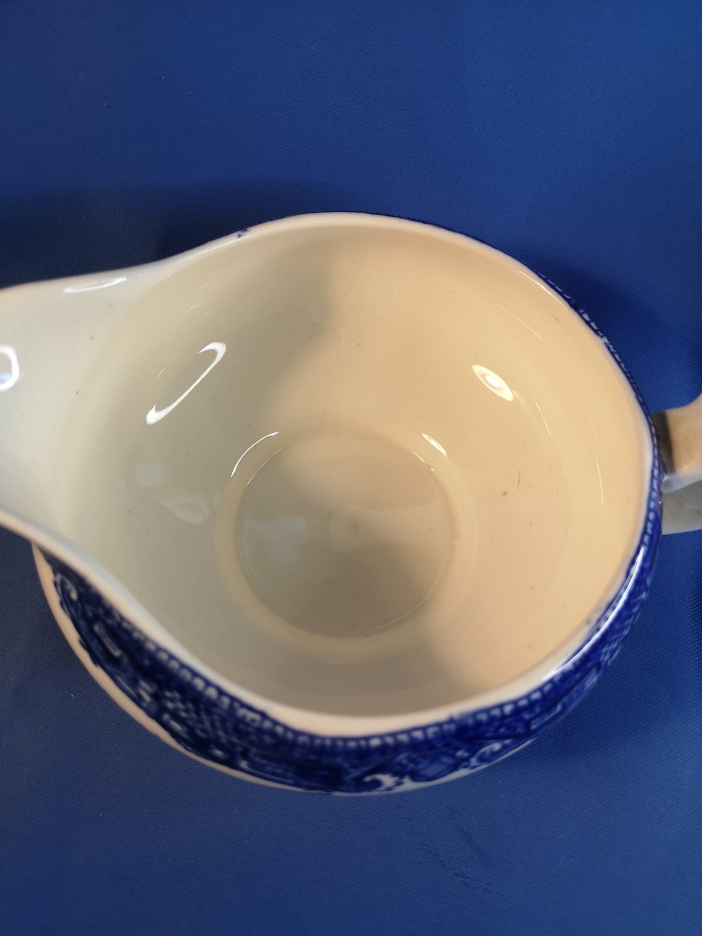 Alfred Meakin blue and white willow gravy / sauce boat 230ml capacity