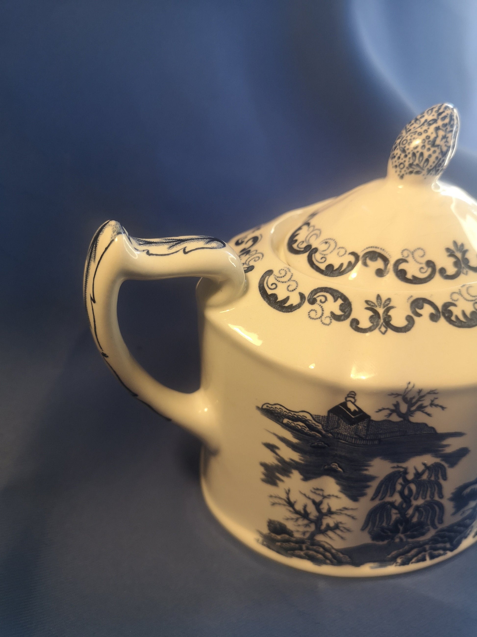 Ringtons 75th anniversary blue and white willow teapot by Mason's ironstone 500ml capacity,