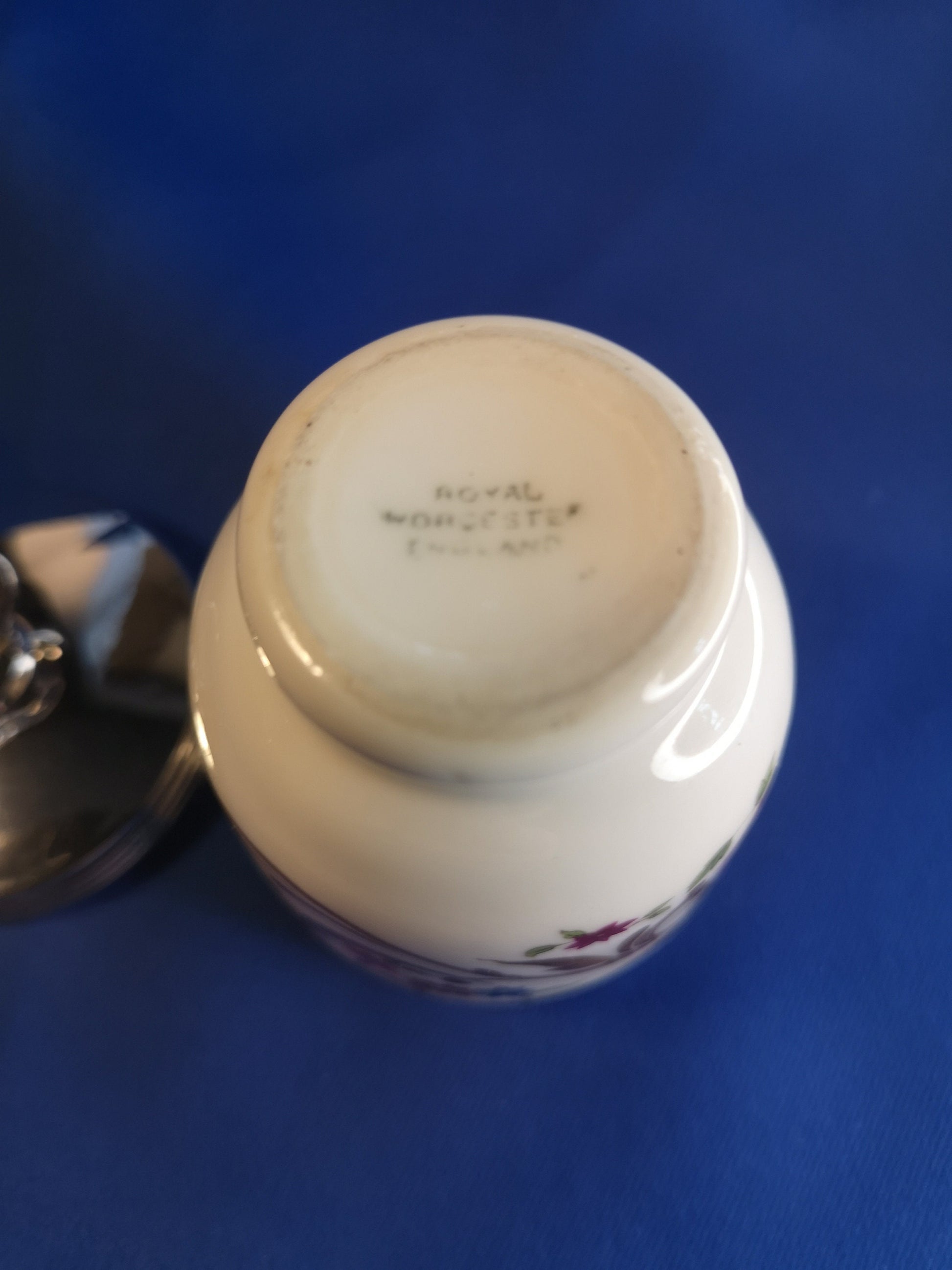 Royal Worcester egg coddler. Porcelain. single egg. Old Bournemouth design