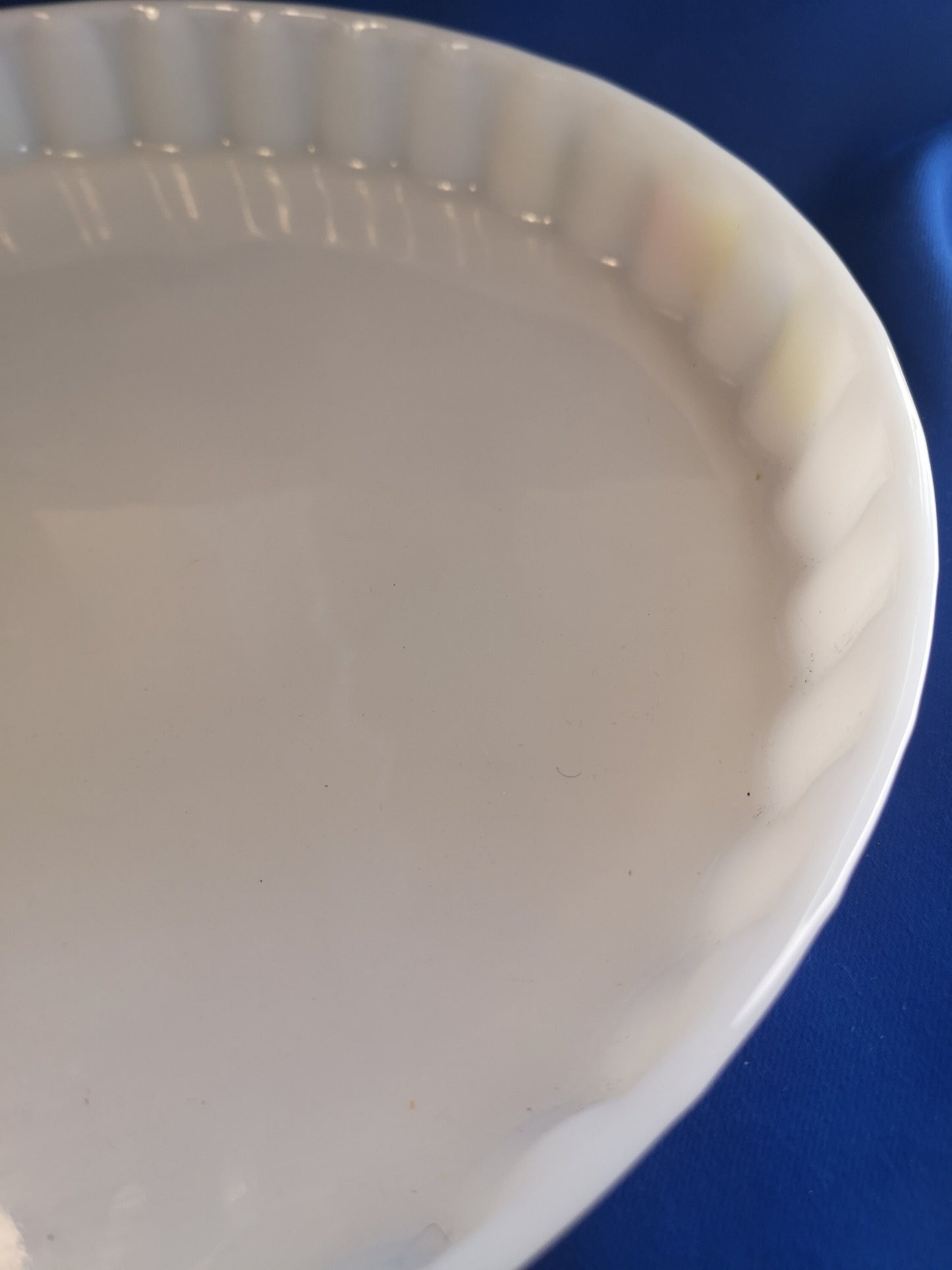 Pyrex flower design Flan Dish pie dish 27cm diameter - fantastic condition