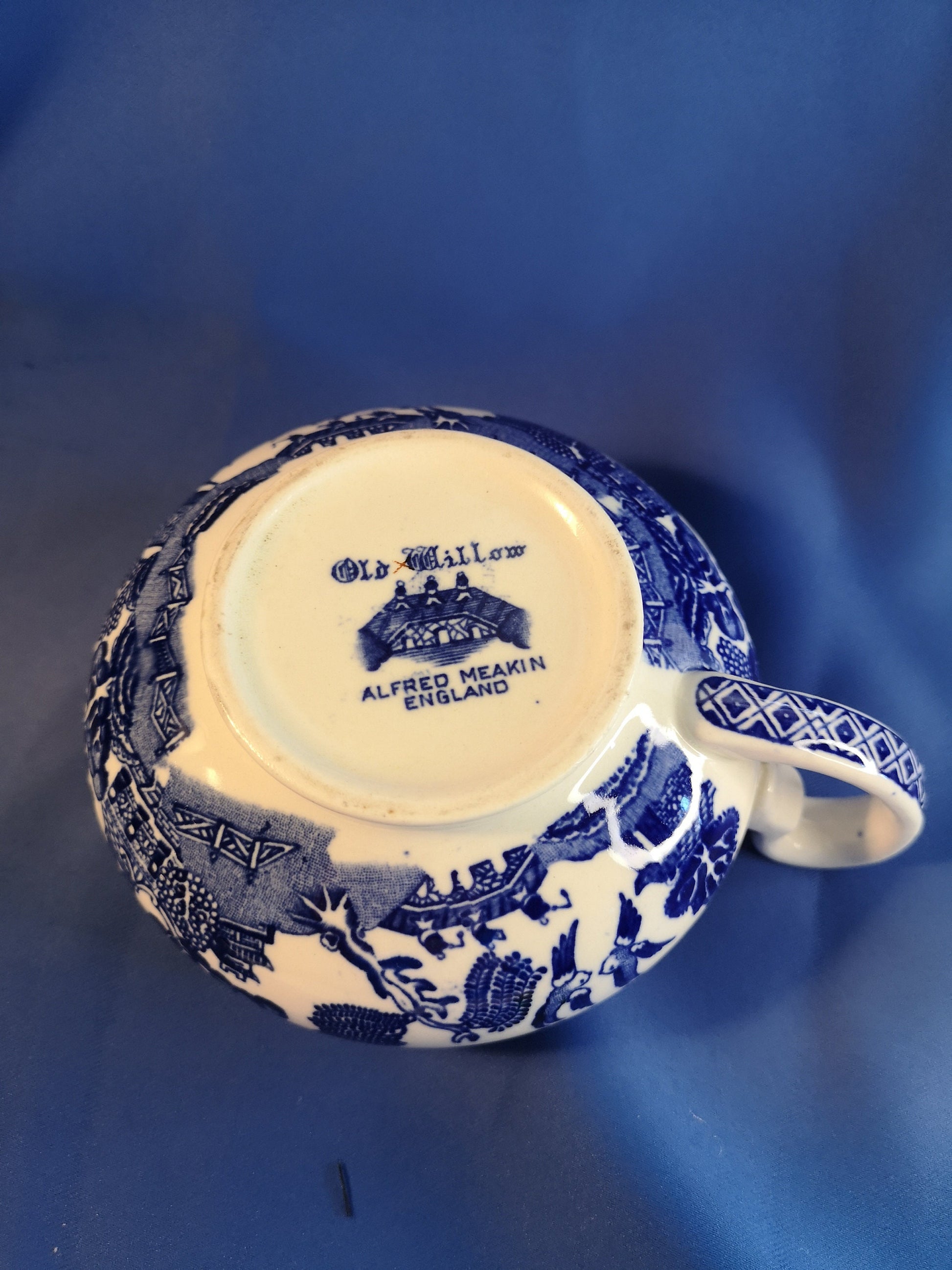 Alfred Meakin blue and white willow gravy / sauce boat 230ml capacity