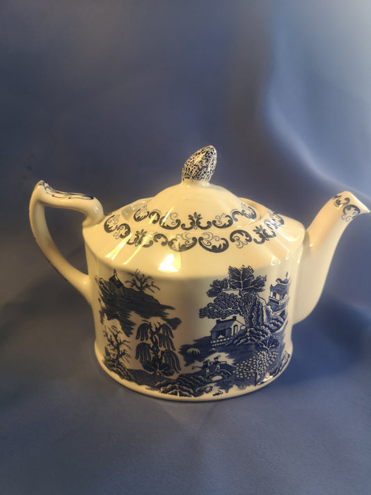 Ringtons 75th anniversary blue and white willow teapot by Mason's ironstone 500ml capacity,